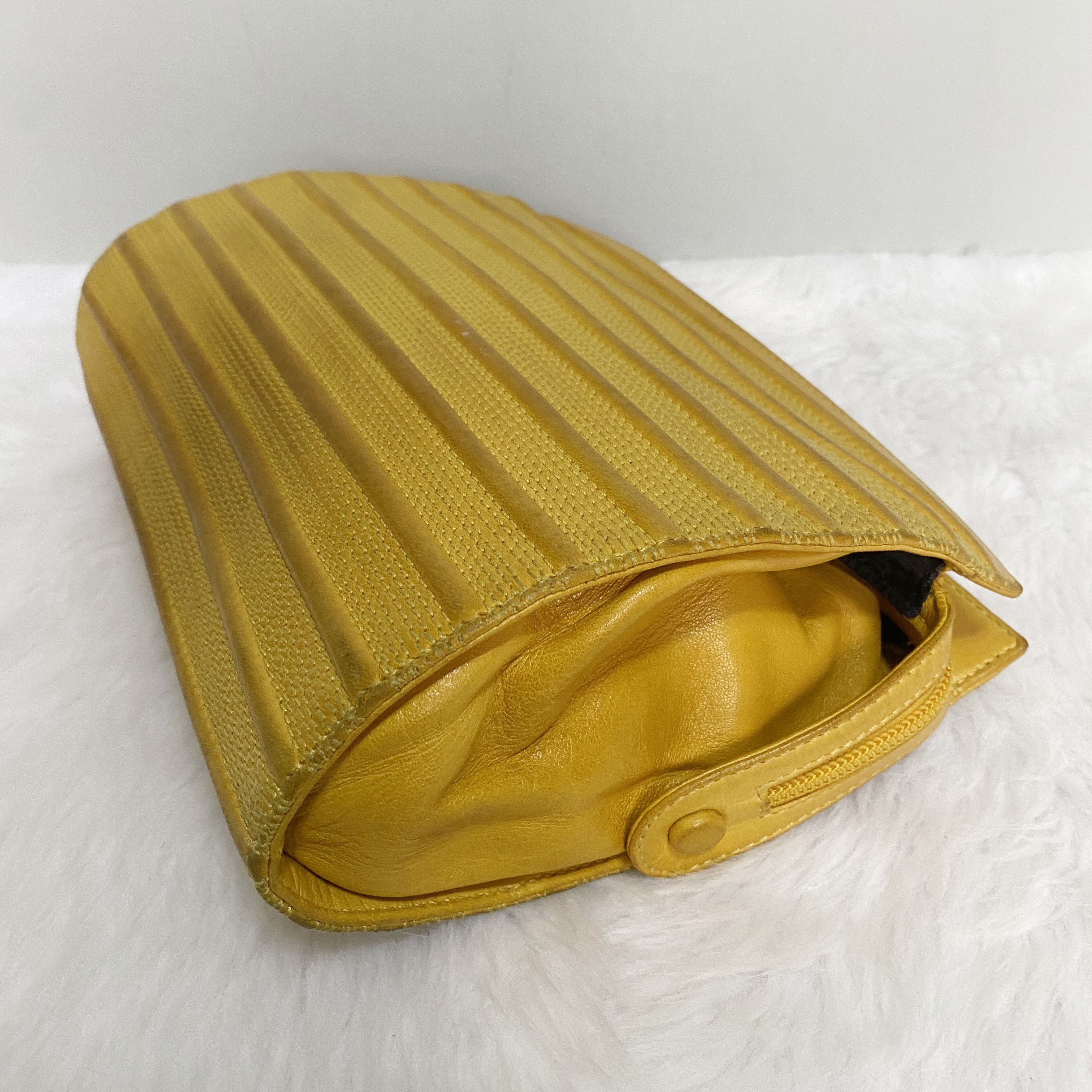 Loewe × Vintage Vintage Mustard Yellow Leather Clutch Bag Size ONE SIZE - 6 Thumbnail