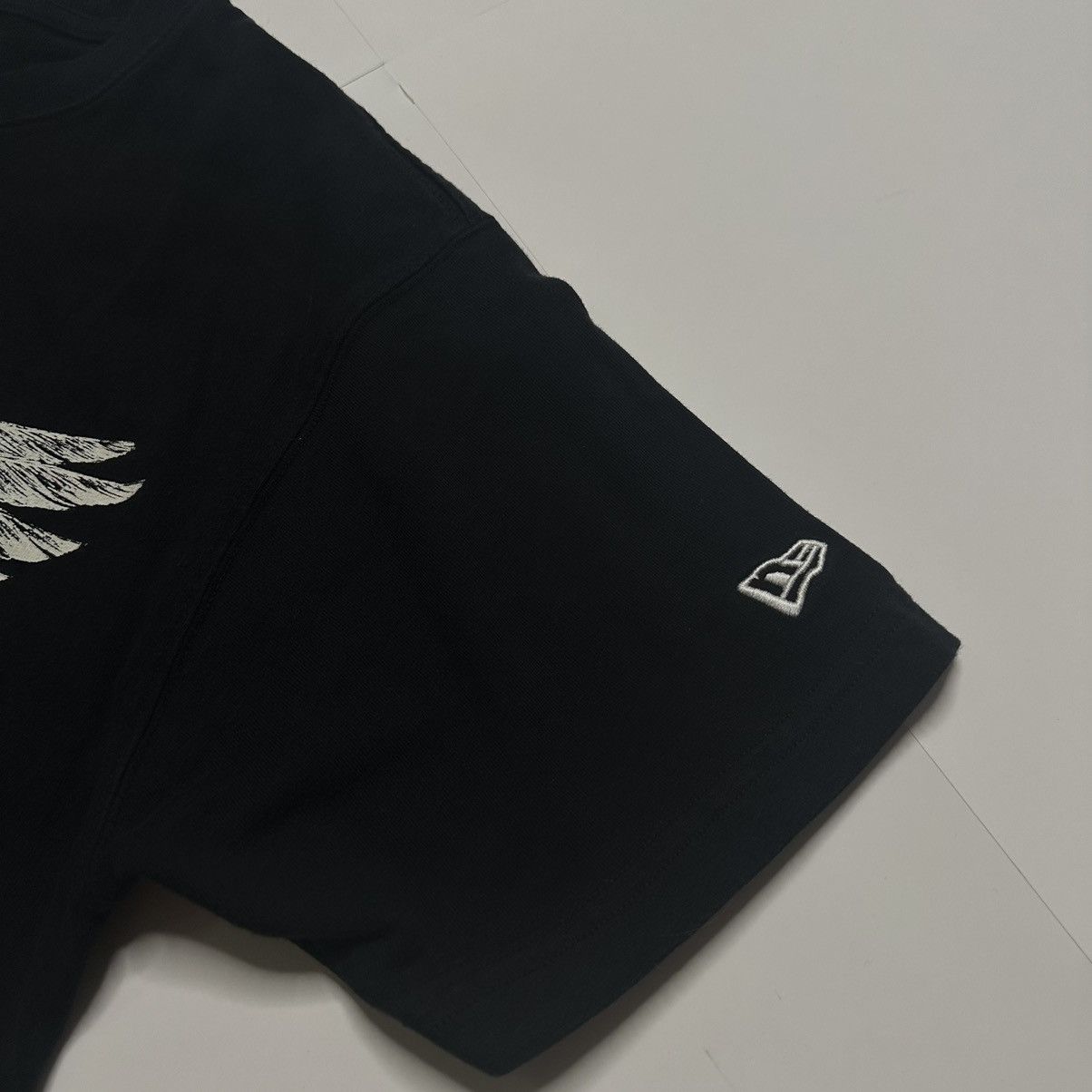 New Era × Yohji Yamamoto YOHJI YAMAMOTO POUR HOMME X NEW ERA PRINTED S/S T-SHIRT Size US M / EU 48-50 / 2 - 3 Thumbnail