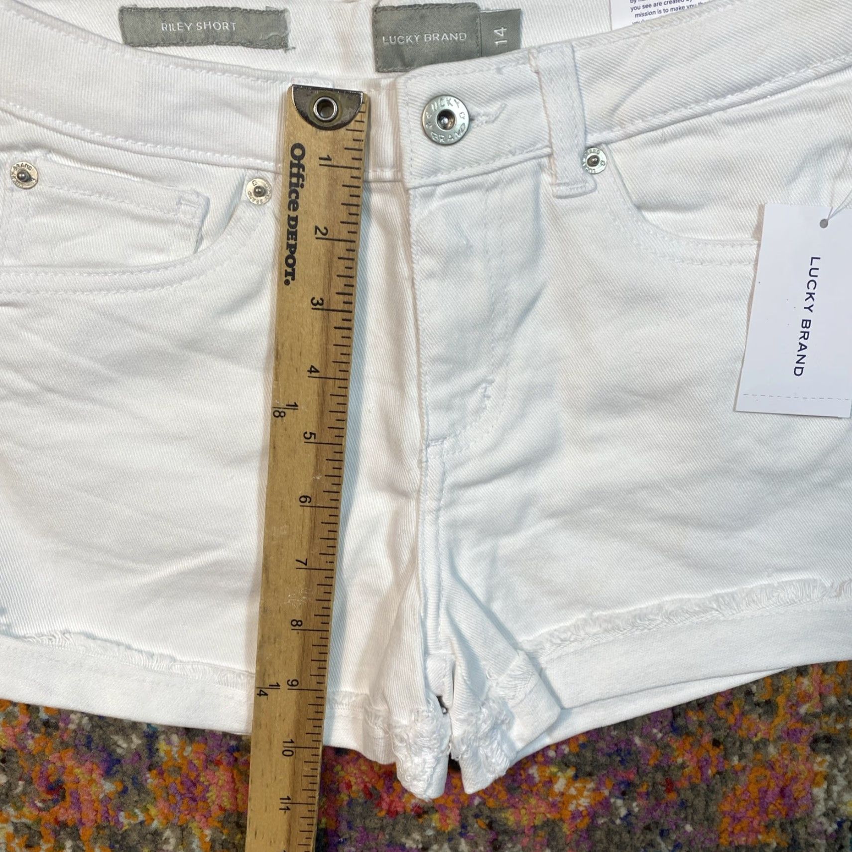 Lucky Brand Lucky Brand Riley Shorts Womens 14 White Cut Off Slim Fit Stretch Denim 2 Inseam 5-Pocket Casual Spring Summer Vintage? (No vintage) Size 36" / US 14 / IT 50 - 7 Thumbnail