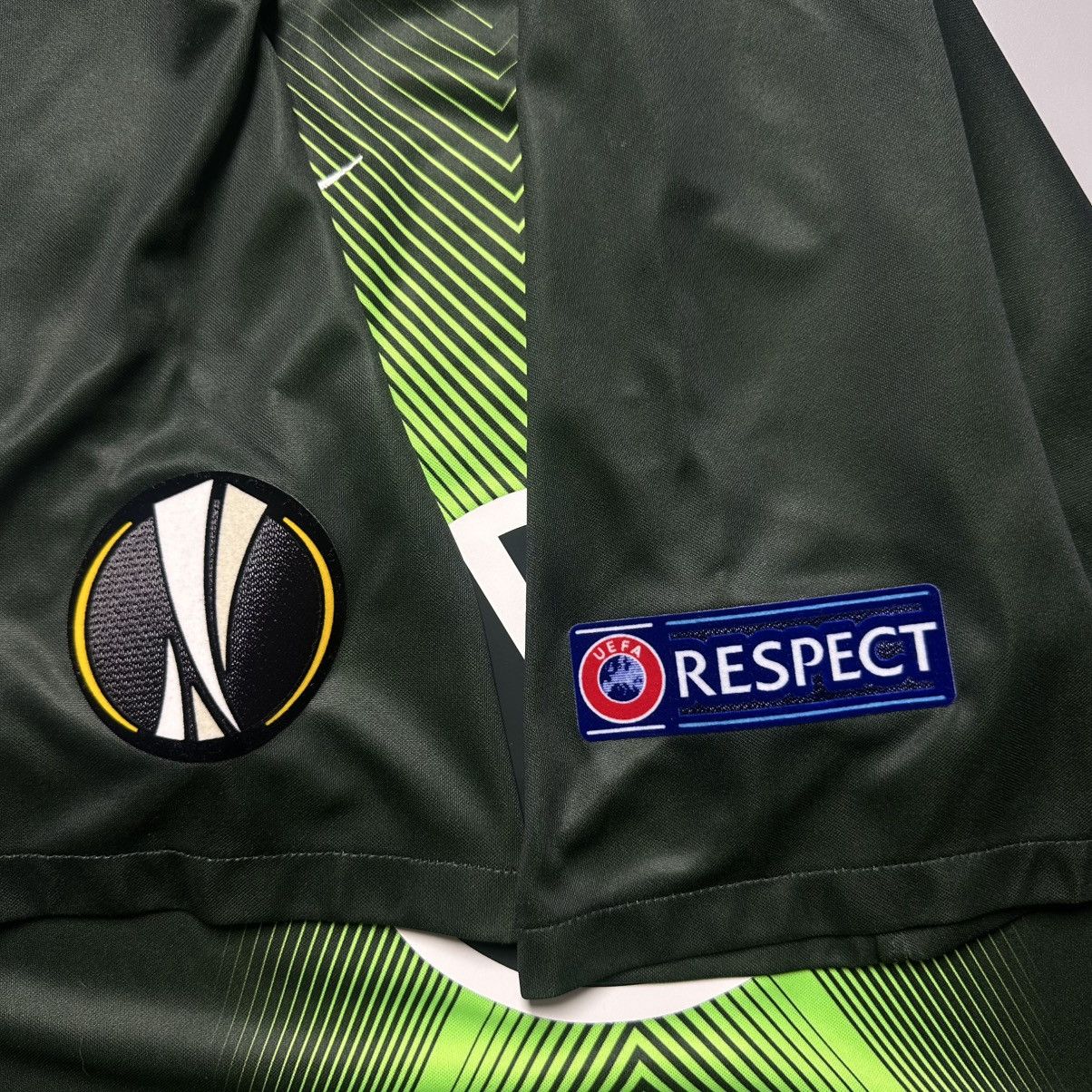 Nike WOLFSBURG NIKE 2019/2020 FOOTBALL HOME JERSEY #9 WEGHORST Size US L / EU 52-54 / 3 - 7 Thumbnail