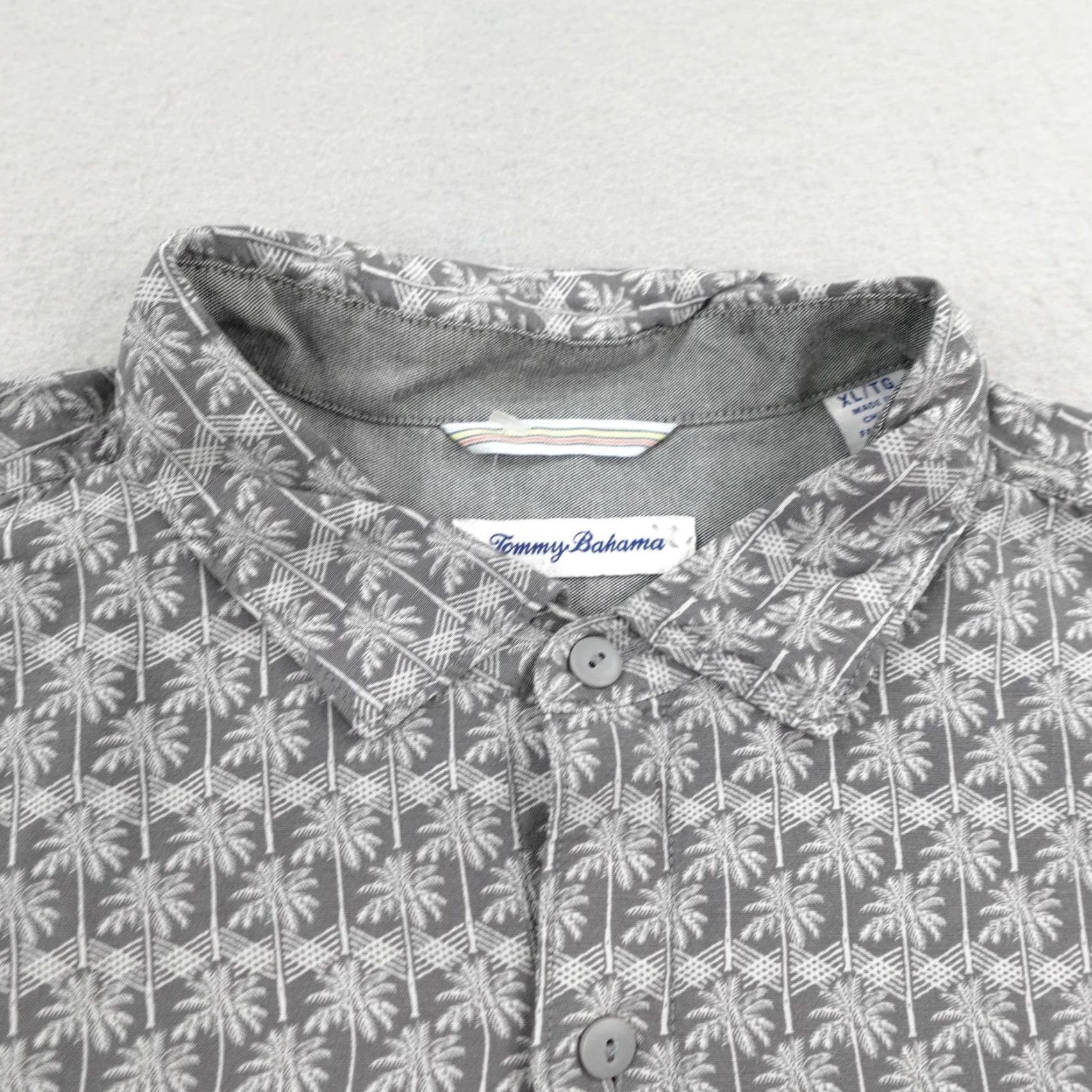Tommy Bahama VINTAGE Tommy Bahama Shirt Men XL Gray Hawaiian Palm Tree Aloha Camp Button-Up Rayon Short Sleeve Casual Beach 60s 70s Mens Size US XL / EU 56 / 4 - 2 Thumbnail