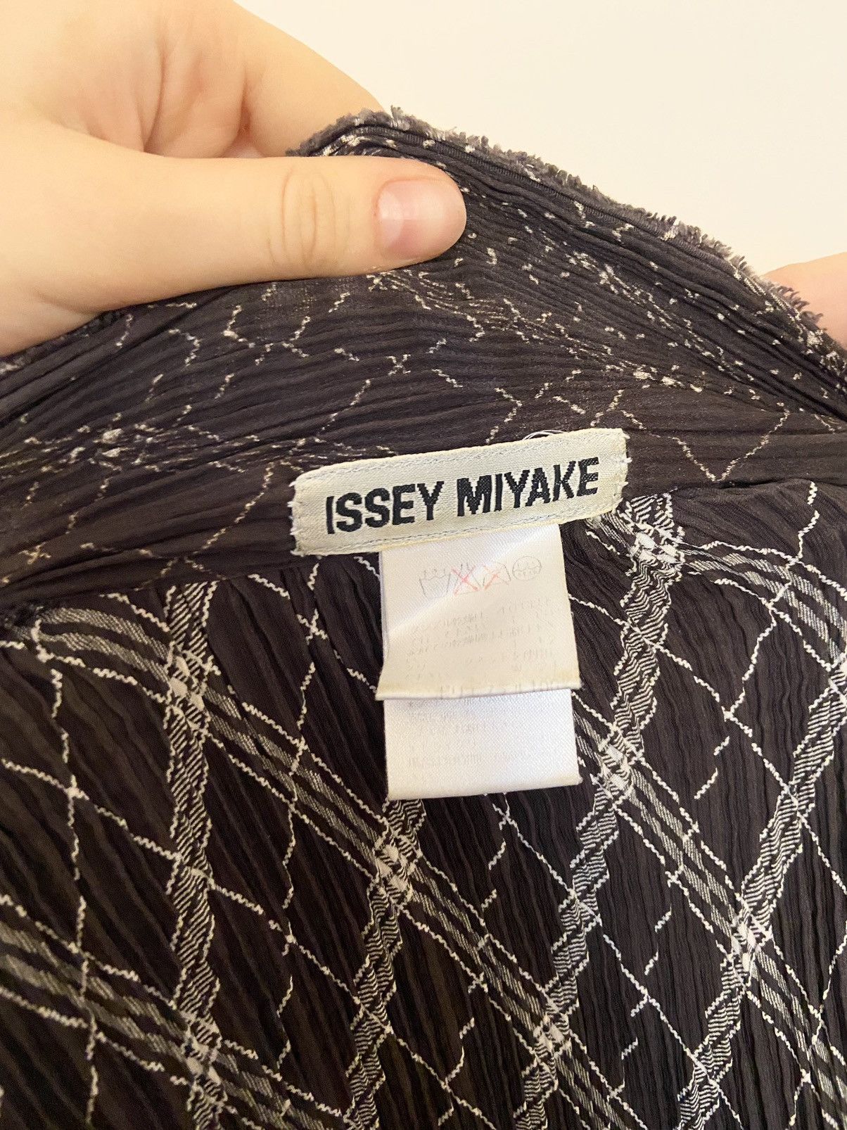 Issey Miyake RARE Issey Miyake Unisex Patterned Purple Pleated Shirt Size M / US 6-8 / IT 42-44 - 3 Thumbnail