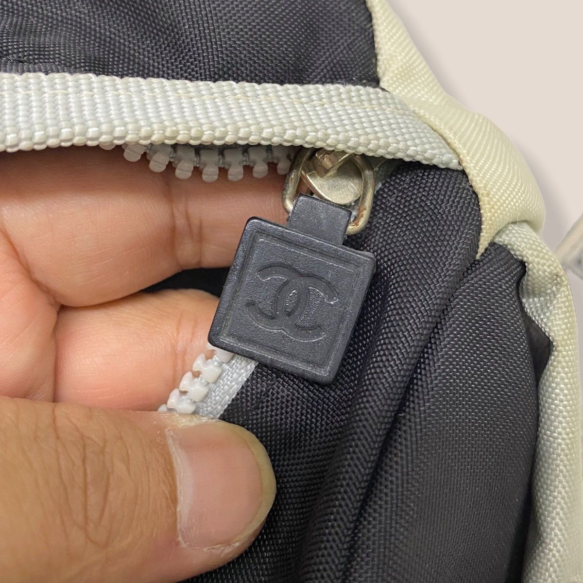 Chanel ‼️YES‼️AUTHENTIC VINTAGE CHANEL SPORT LINE WAIST BAG CC LOGO Size ONE SIZE - 14 Thumbnail