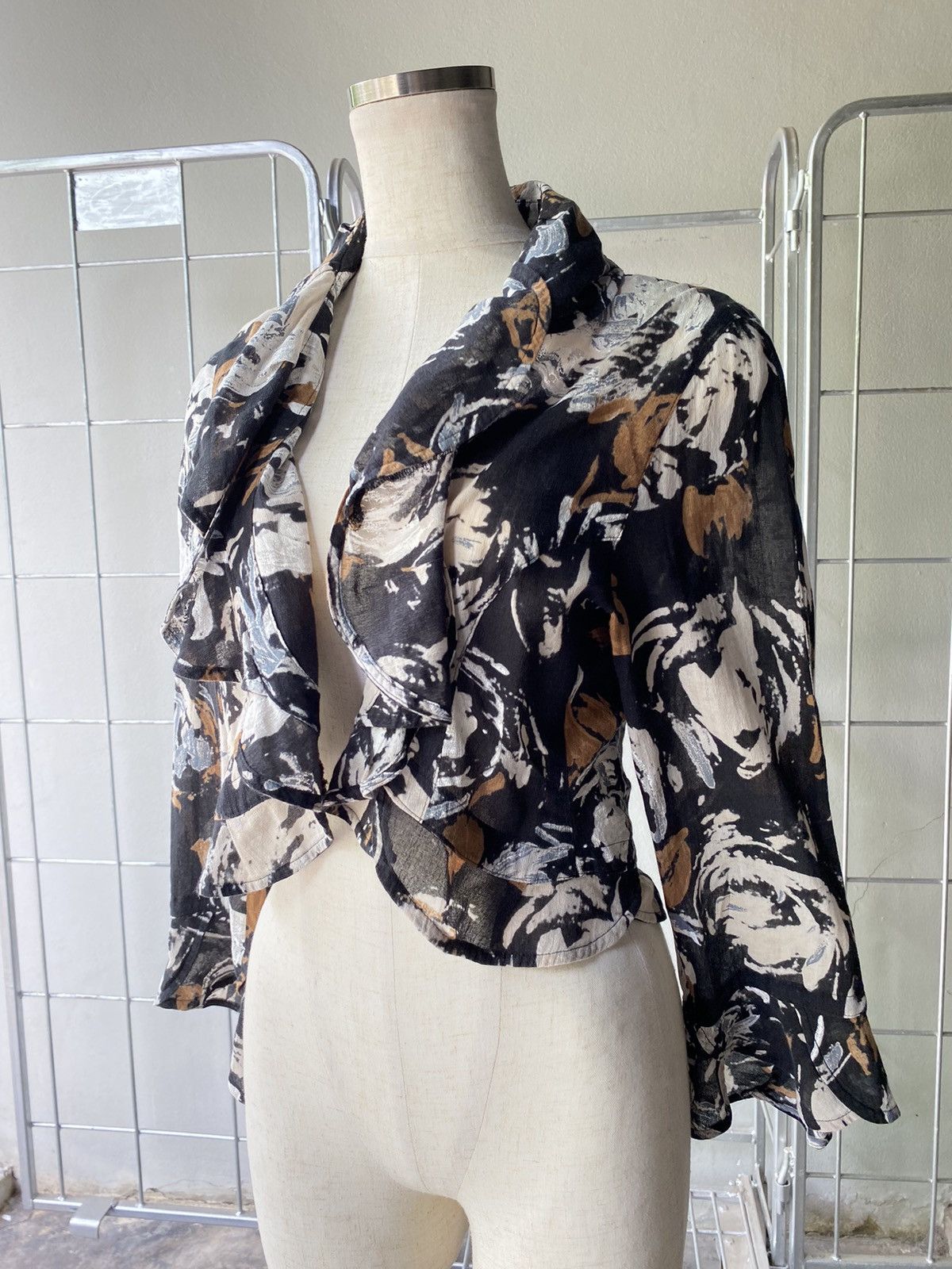 4298 Shizuka Komuro abstract printed blouse - Tops