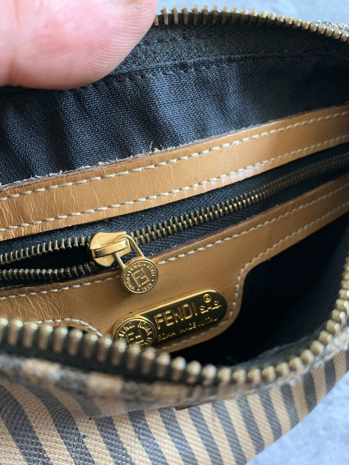 Fendi × Vintage Vintage Fendi Roma Messenger Bag Size ONE SIZE - 15 Thumbnail