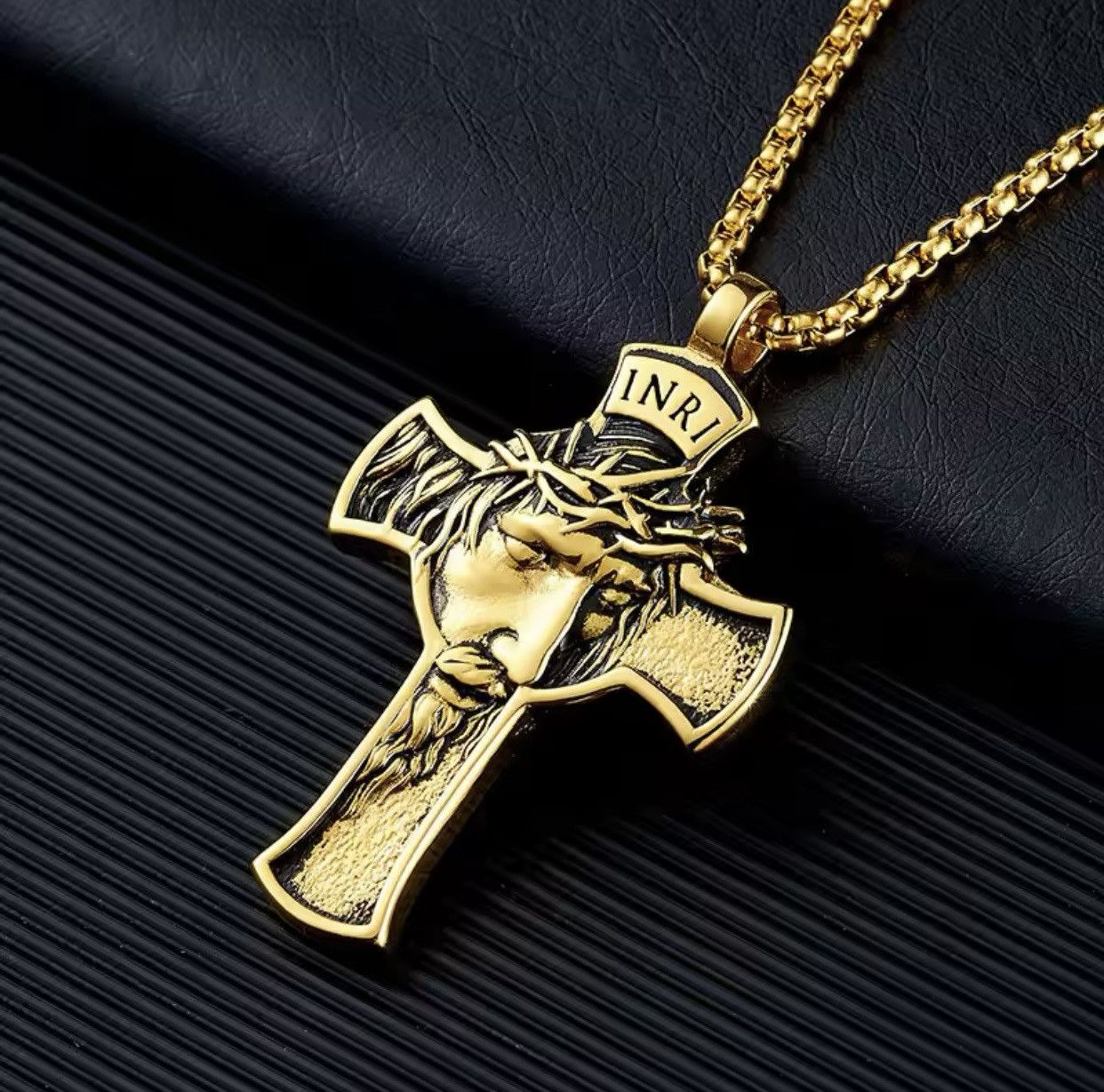 Jewelry Cross Pendant Necklace Jesus Chain Size ONE SIZE - 1 Thumbnail
