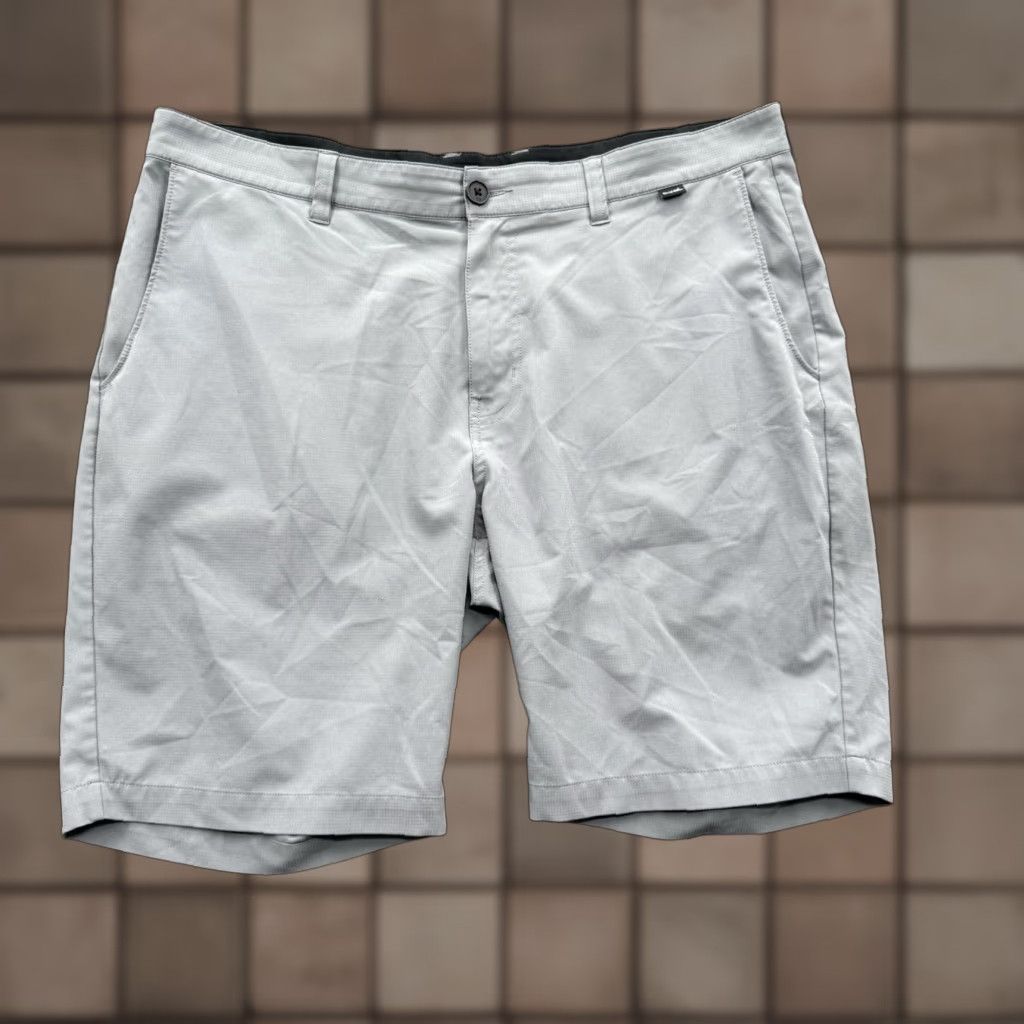 TravisMathew Travis Mathew Shorts Men 40 Gray Golf Golfing Outdoors 9' Inseam Casual Preppy. Size US 40 / EU 56 - 1 Thumbnail