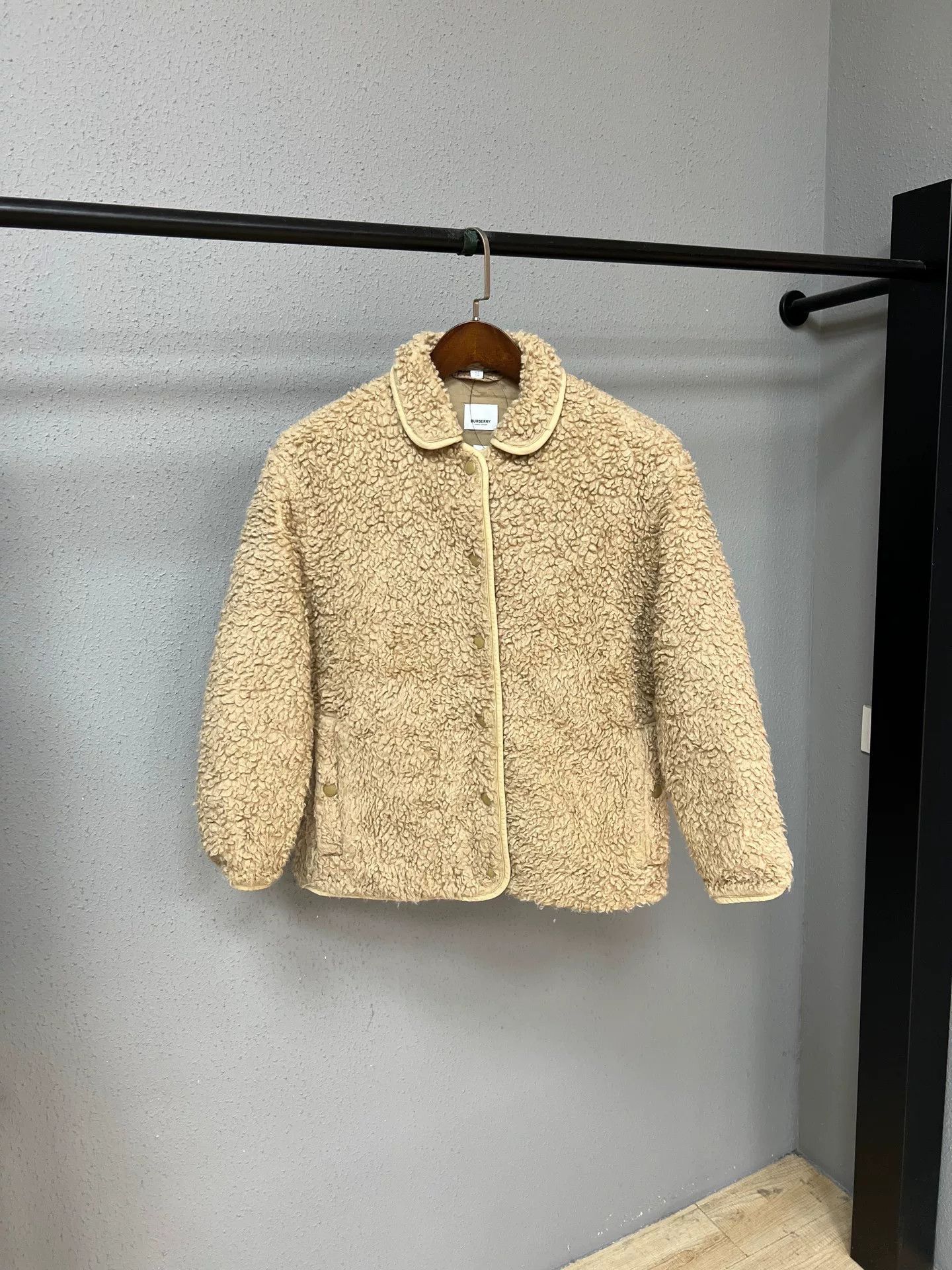 Burberry burberry shearling teddy jacket size uk2 Size XS / US 0-2 / IT 36-38 - 1 Thumbnail