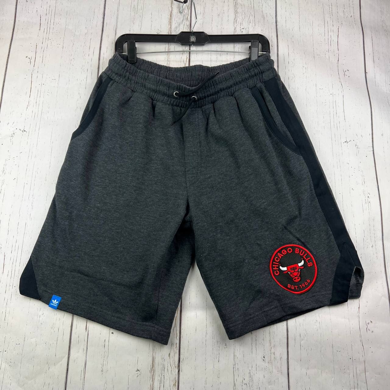 Adidas Chicago Bulls NBA Large Adidas Garterized Short Pants Men Size US 32 / EU 48 - 1 Thumbnail