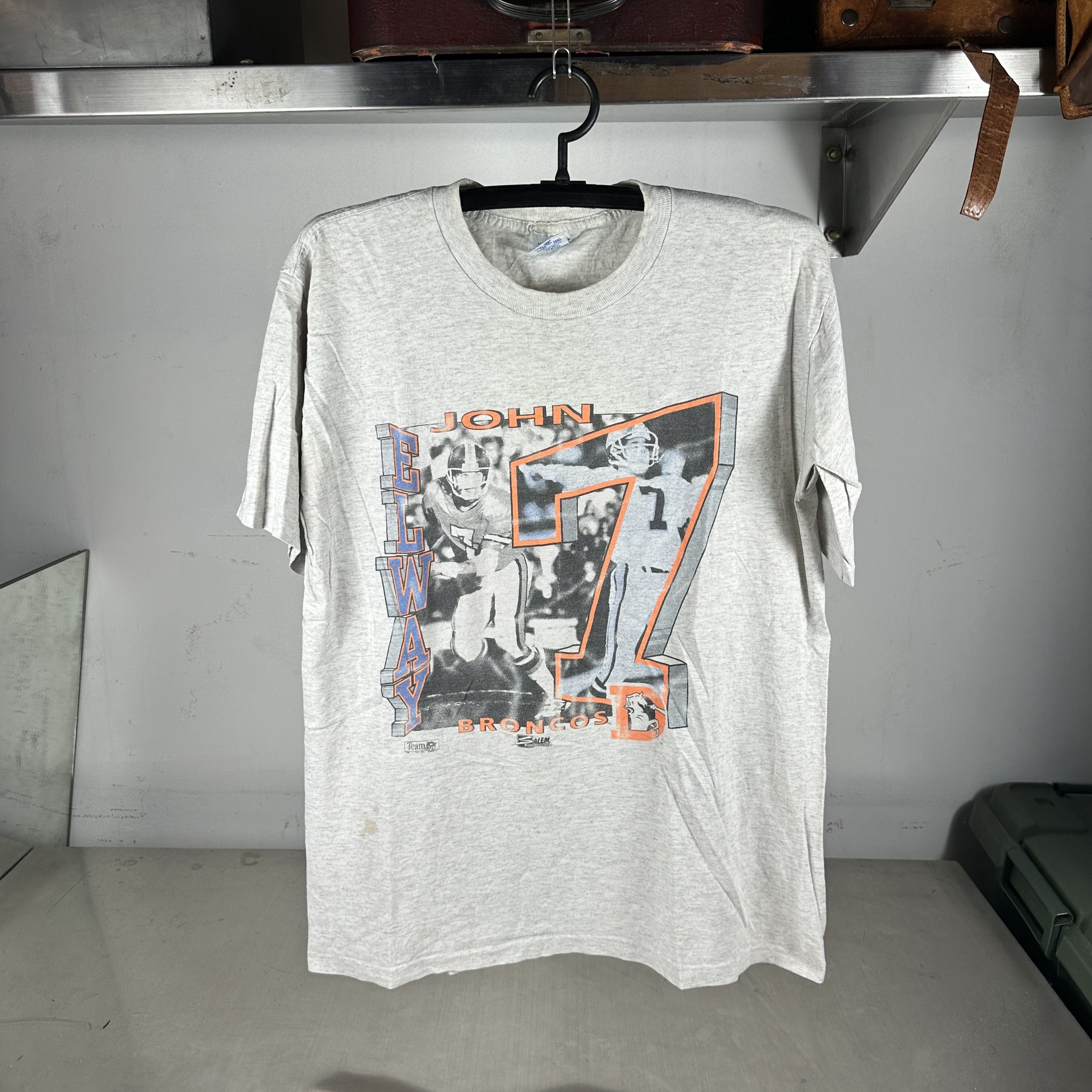 Vintage ​Vintage 90s John Elway Denver Broncos NFL Salem​ T-shirt Size US L / EU 52-54 / 3 - 1 Thumbnail
