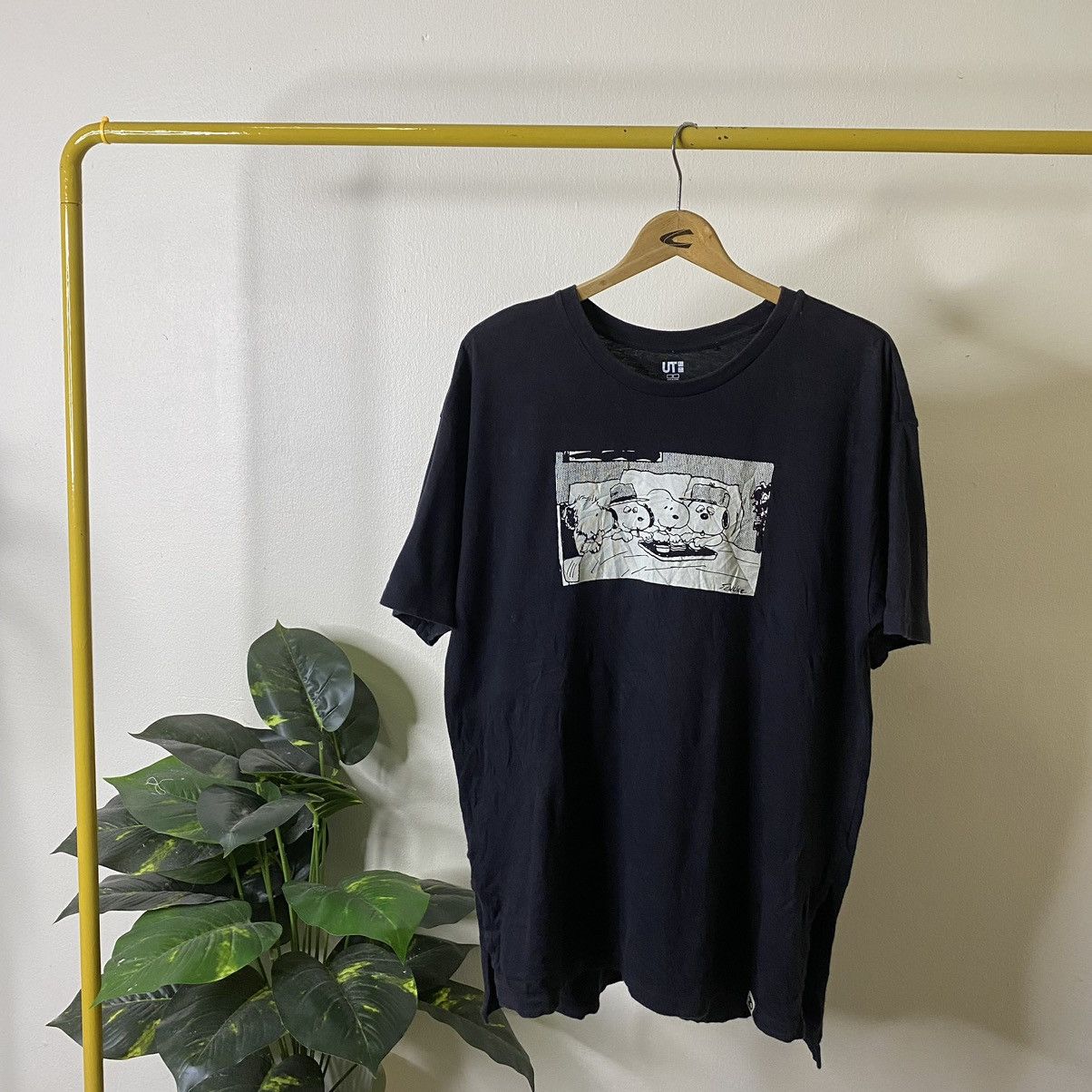 Peanuts Peanuts Snoopy x Uniqlo UT Collaboration Tee Size US L / EU 52-54 / 3 - 1 Thumbnail