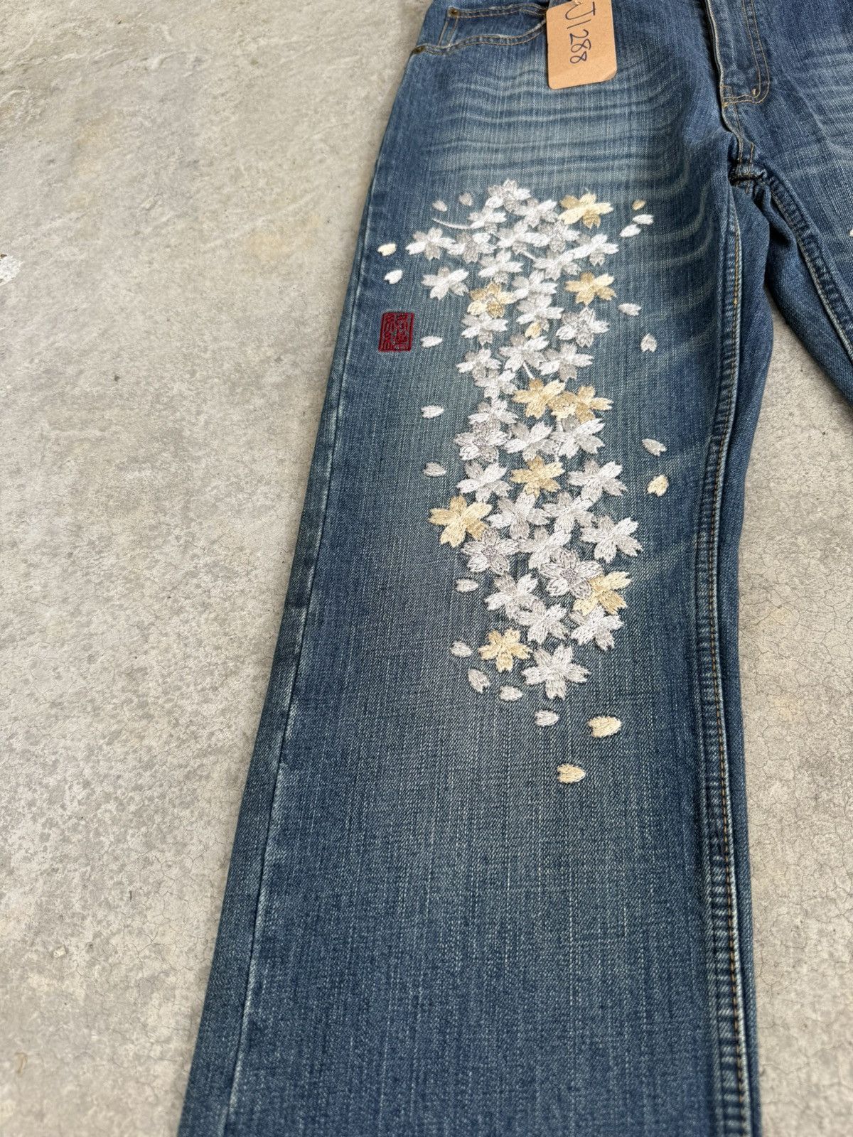 Karakuri Tamashii Japanese Karakuri Tamashi Embroidered Flower Distressed Size US 33 - 14 Thumbnail