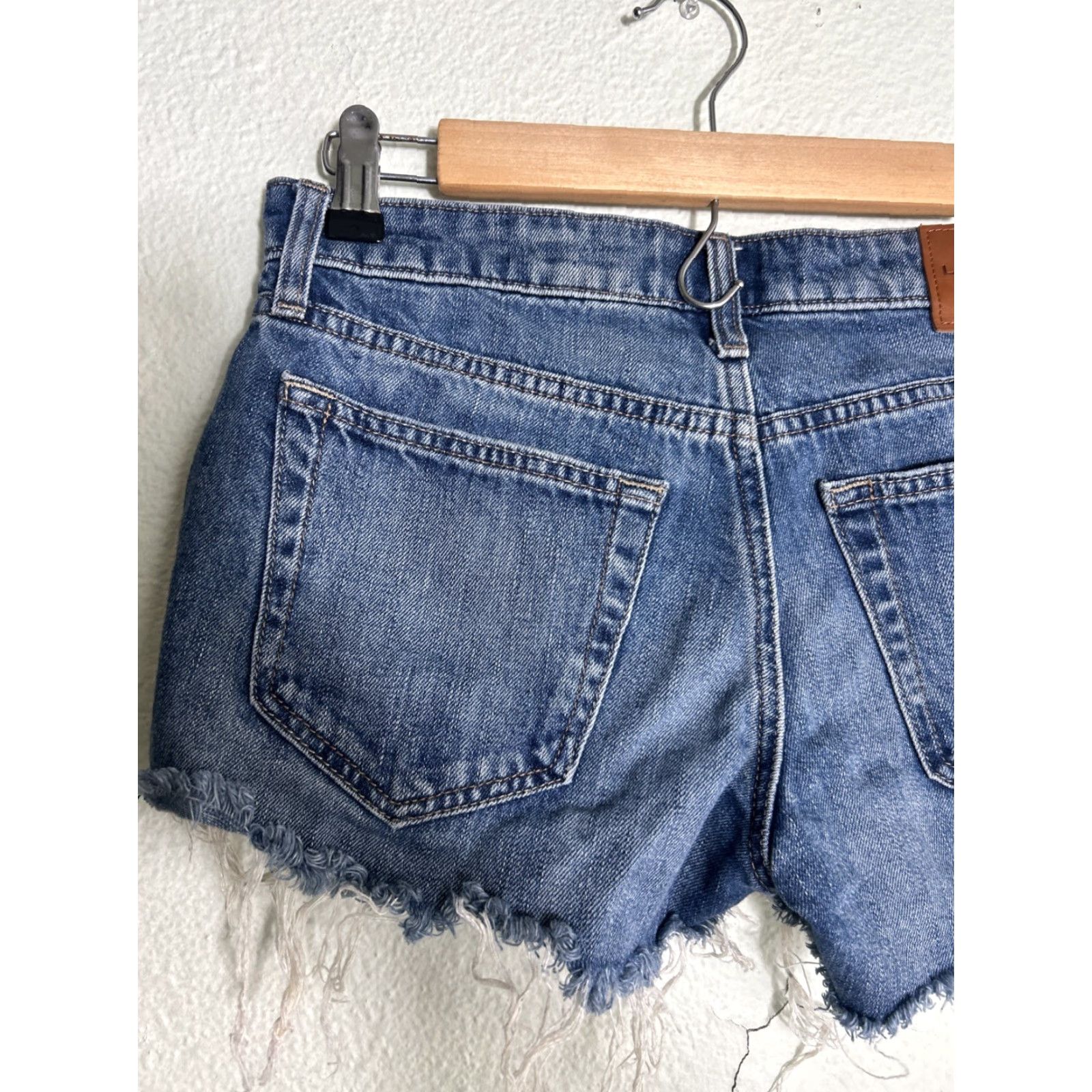 Lucky Brand Lucky Brand Womens The Cutoff Jean Shorts Medium Wash 28x3 Size 0 Womens Boyfriend Casual Denim Shorts Size 25" / US 0 / IT 36 - 7 Thumbnail