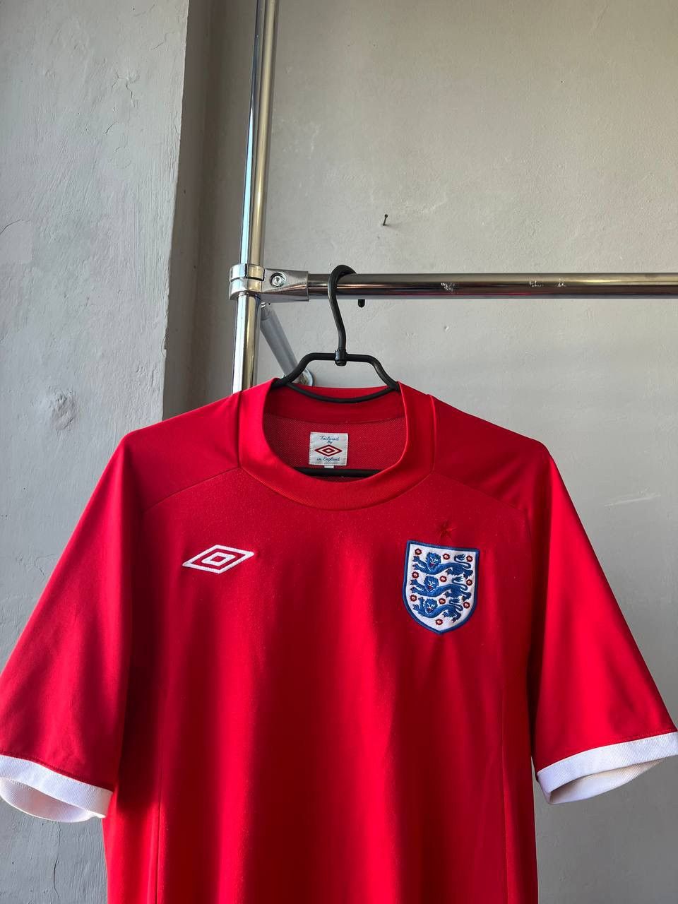 Umbro 2010/12 ENGLAND TEAM AWAY SOCCER JERSEY FOOTBALL SHIRT UMBRO Size US S / EU 44-46 / 1 - 3 Thumbnail