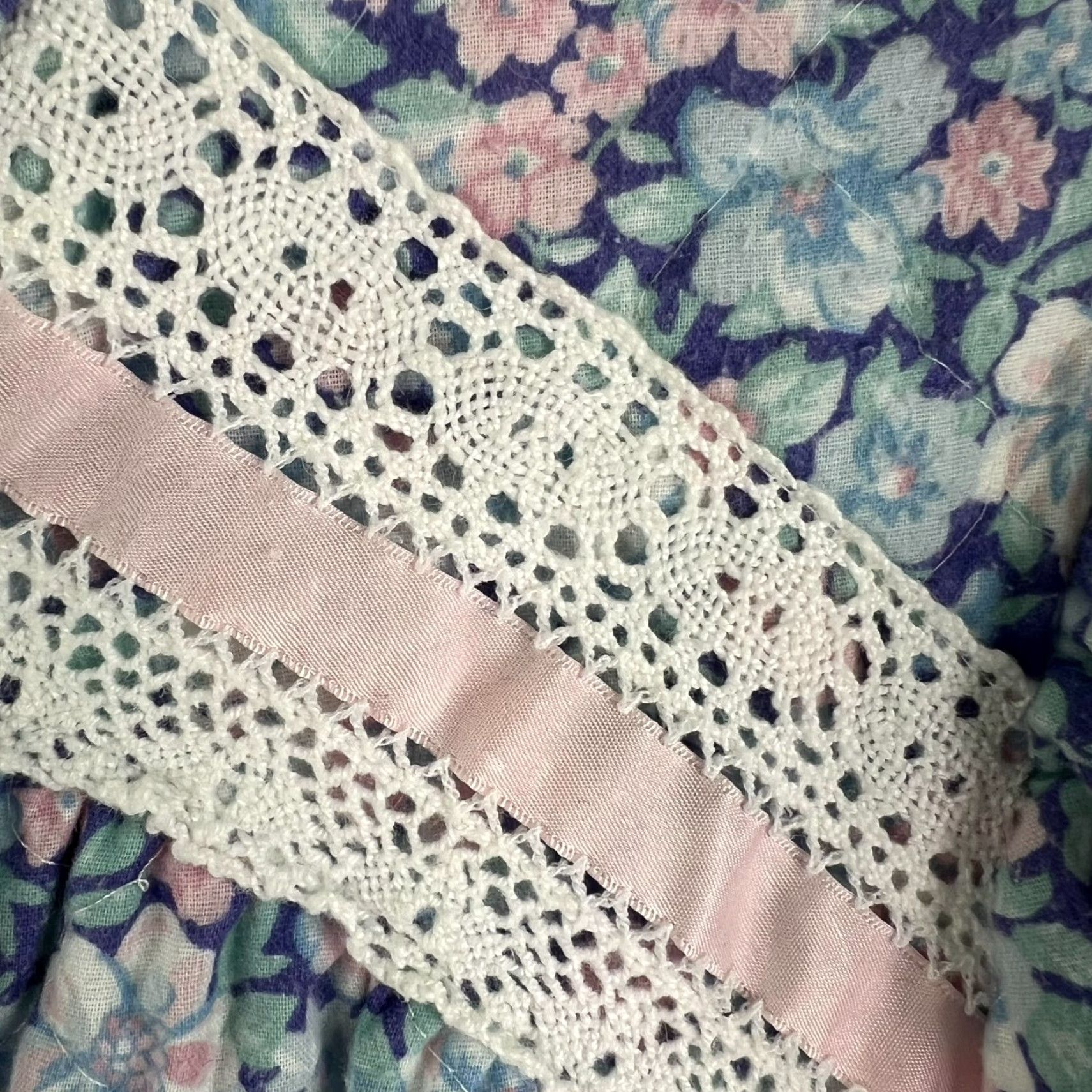 Vintage Vintage Miss Elaine Dress M 70s 80s Floral Quilted Snap Farm Prairie Size M / US 6-8 / IT 42-44 - 4 Thumbnail