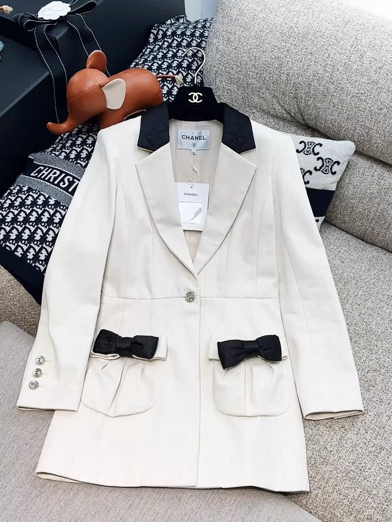 Chanel Chanel Beige Bow Accent Long Sleeve Jacket - dmc Size US S / EU 44-46 / 1 - 1 Thumbnail
