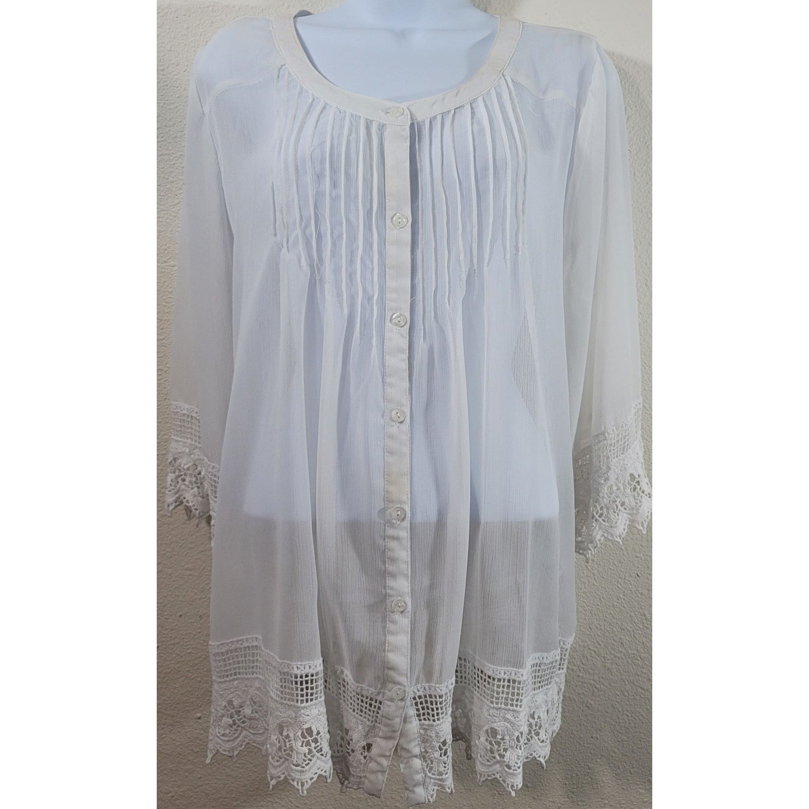 Other Roz & Ali White Button Up Pleated Bodice Lace Hem Top 1X Size XL / US 12-14 / IT 48-50 - 1 Thumbnail