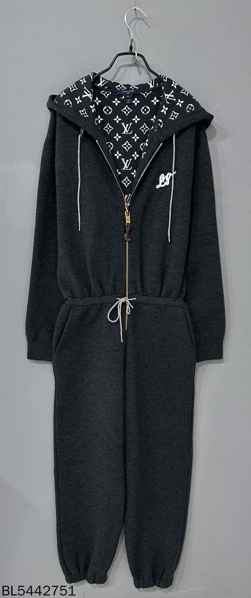 Louis Vuitton Louis Vuitton Jacket M Women Size M / US 6-8 / IT 42-44 - 1 Thumbnail