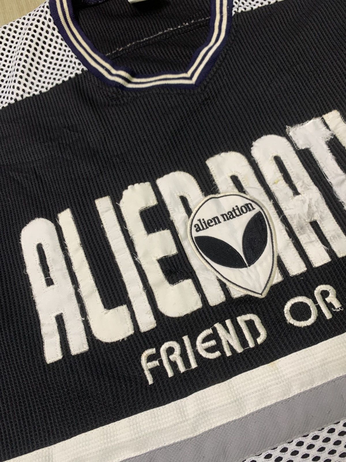 Alien Workshop VINTAGE ALIEN NATION SPELL OUT BIG LOGO PULL OVER Size US L / EU 52-54 / 3 - 9 Thumbnail