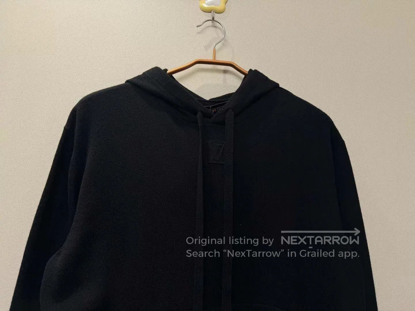 Louis Vuitton Louis Vuitton Black Embossed Logo Hoodie S. Size US S / EU 44-46 / 1 - 2 Thumbnail