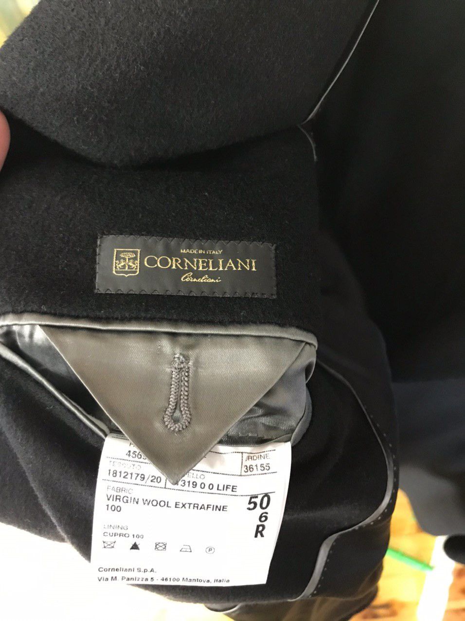 Corneliani Corneliani 10/10 condition M-L 50 SIZE Size US L / EU 52-54 / 3 - 7 Thumbnail