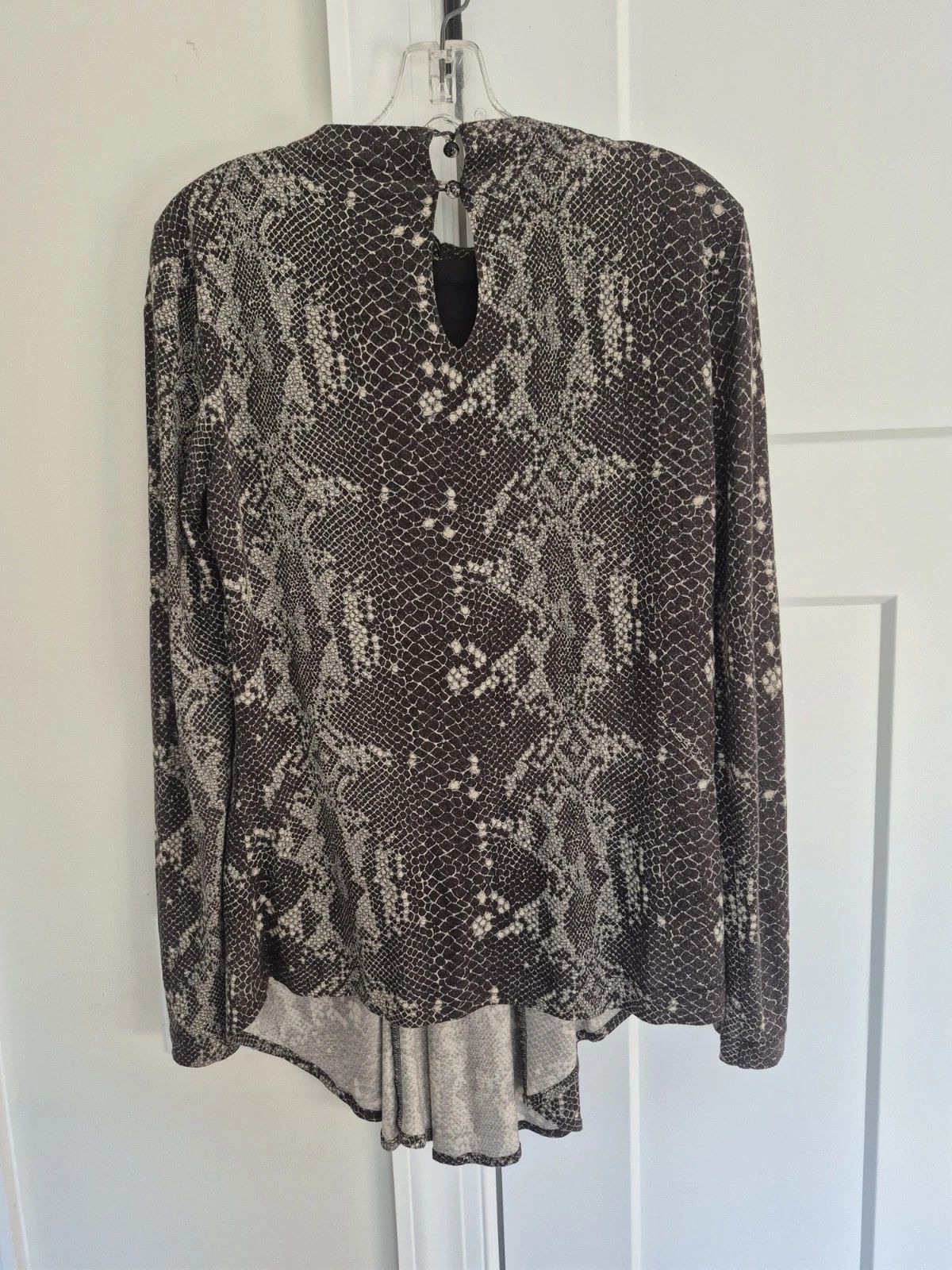 Cavalli Class CLASS Top Greige Python Print Brooch Long Sleeves Pleated Size M / US 6-8 / IT 42-44 - 3 Thumbnail