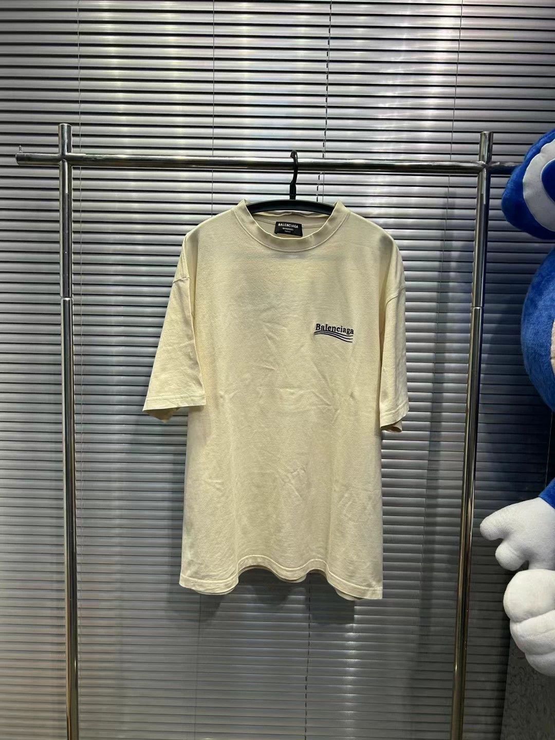 Balenciaga Balenciaga classic hot selling product with embroidered letter logo in front and back, cola beige short sleeved shirt Size US L / EU 52-54 / 3 - 1 Thumbnail
