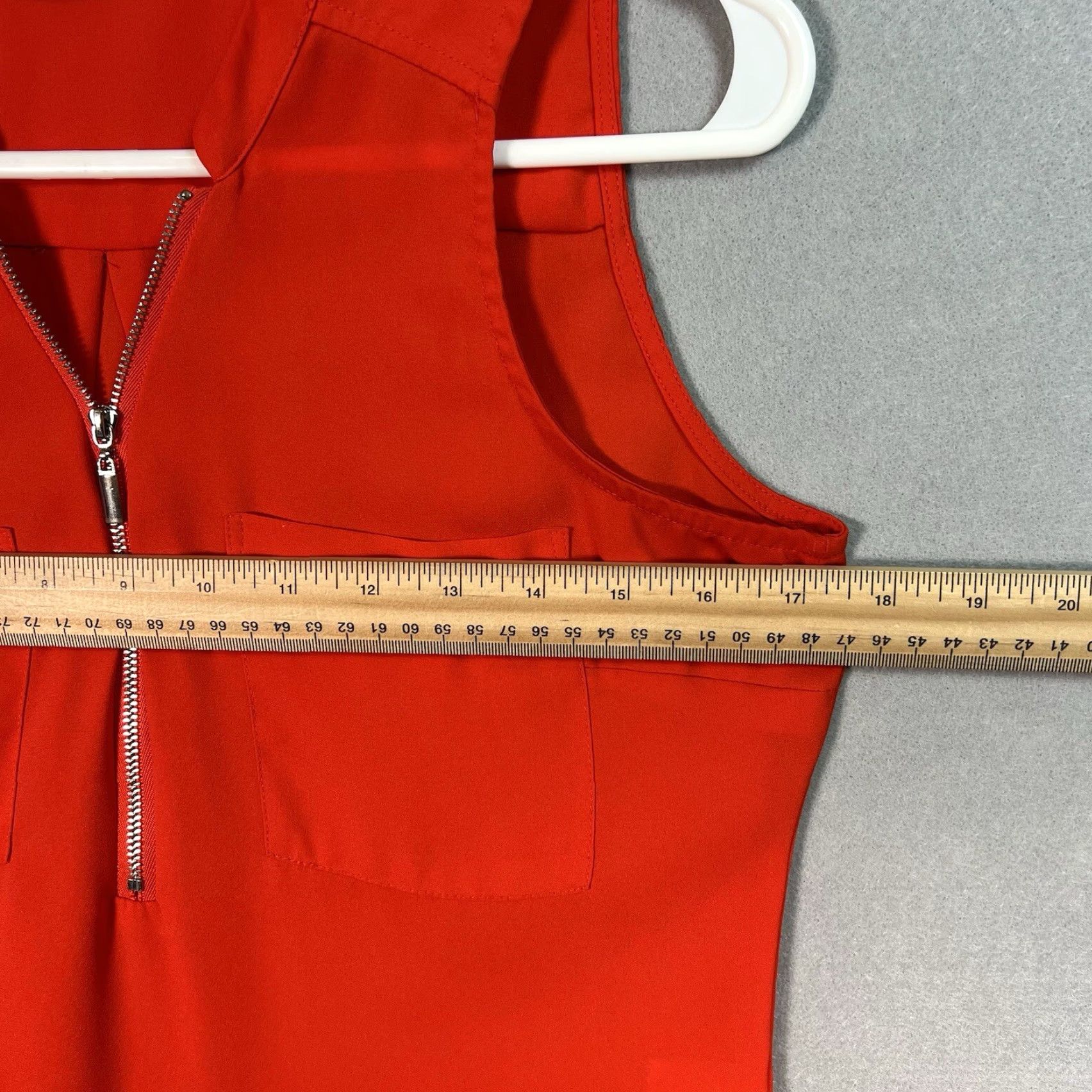 Vintage SOHO New York & Company Sleeveless Red Zip Blouse XS Womens Blouse Zip V-Neck Size XS / US 0-2 / IT 36-38 - 2 Thumbnail