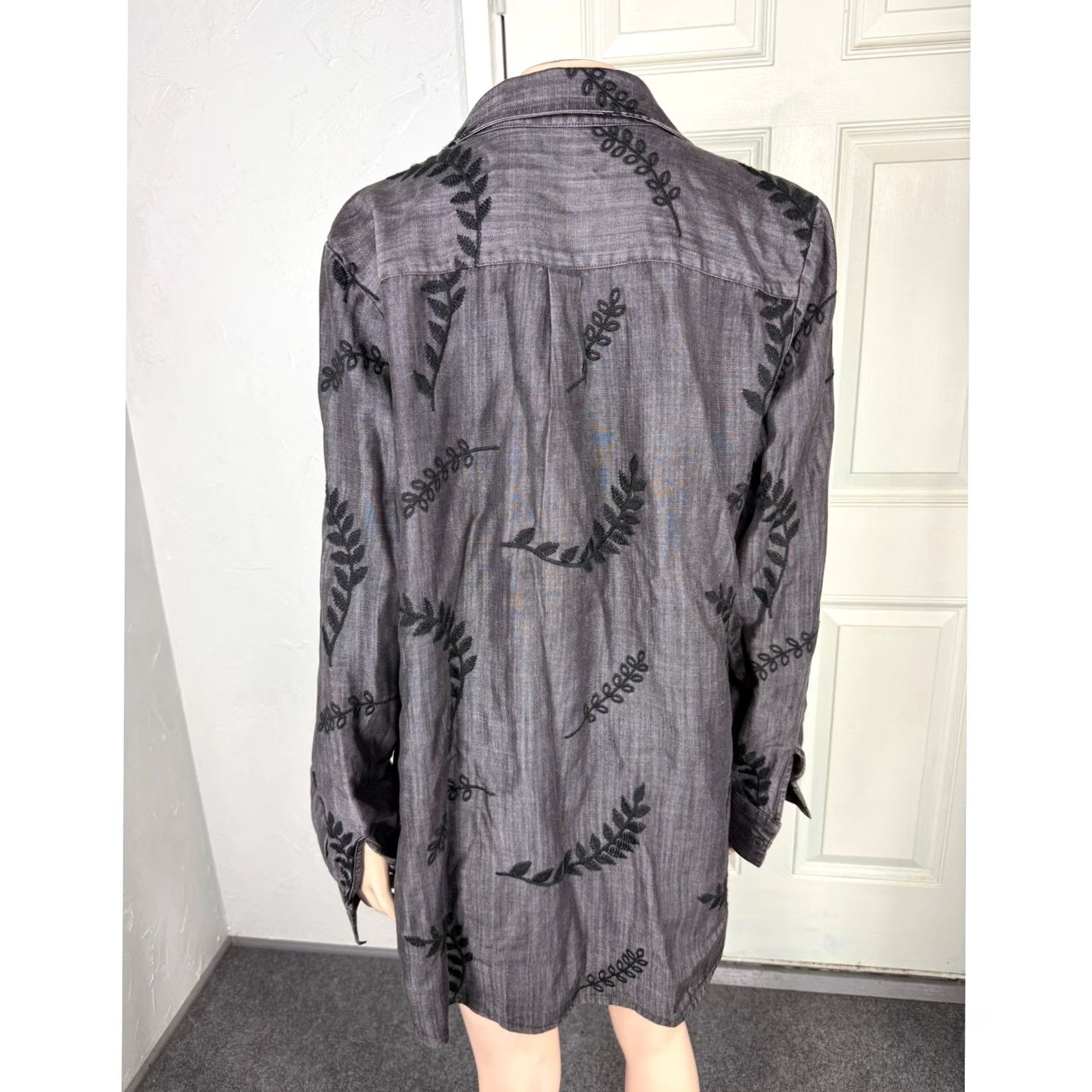 Soft Surroundings Soft Surroundings Shirt Floral Embroidered Tencel Button-Up Gray L Women’s Casual Bohemian Vintage? Size L / US 10 / IT 46 - 4 Thumbnail