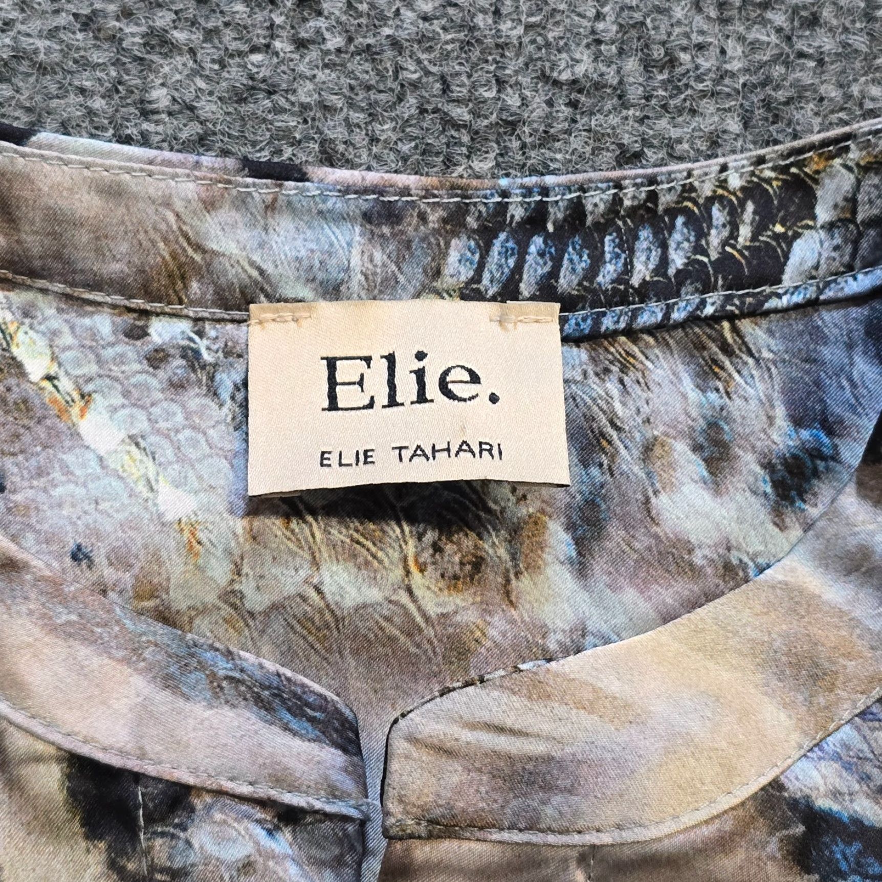Elie Tahari Elie Tahari Blouse Womens Size S Gray Snakeskin Satin Sleeveless Button Career Shirt Size S / US 4 / IT 40 - 3 Thumbnail