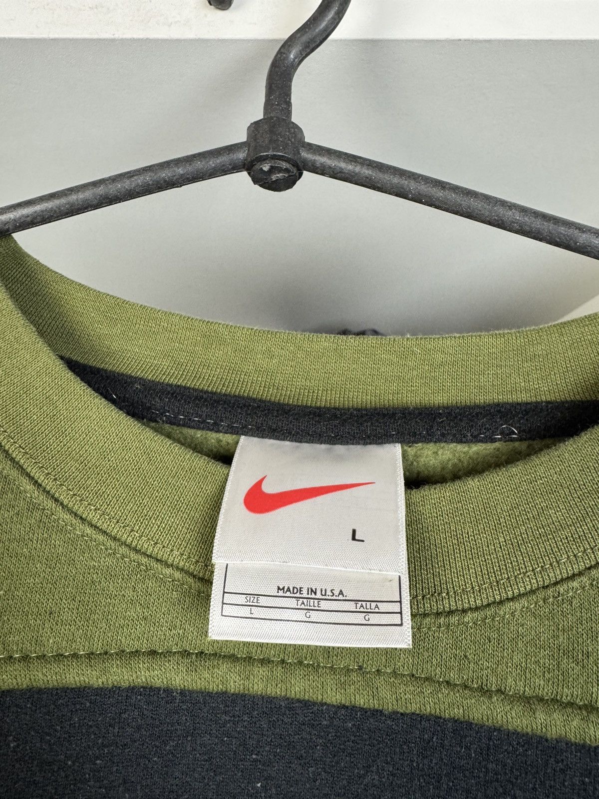 Nike Vintage Nike Reworked Two Tone Sweatshirt White Tag USA Size US L / EU 52-54 / 3 - 4 Thumbnail