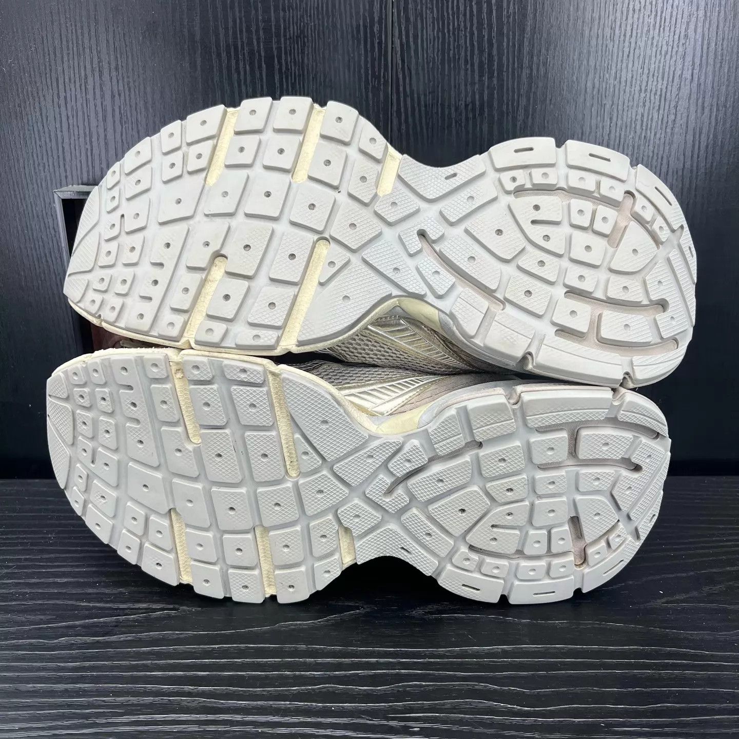Balenciaga Balenciaga 3xl light beige sneakers 45 like new Size US 12 / EU 45 - 7 Thumbnail