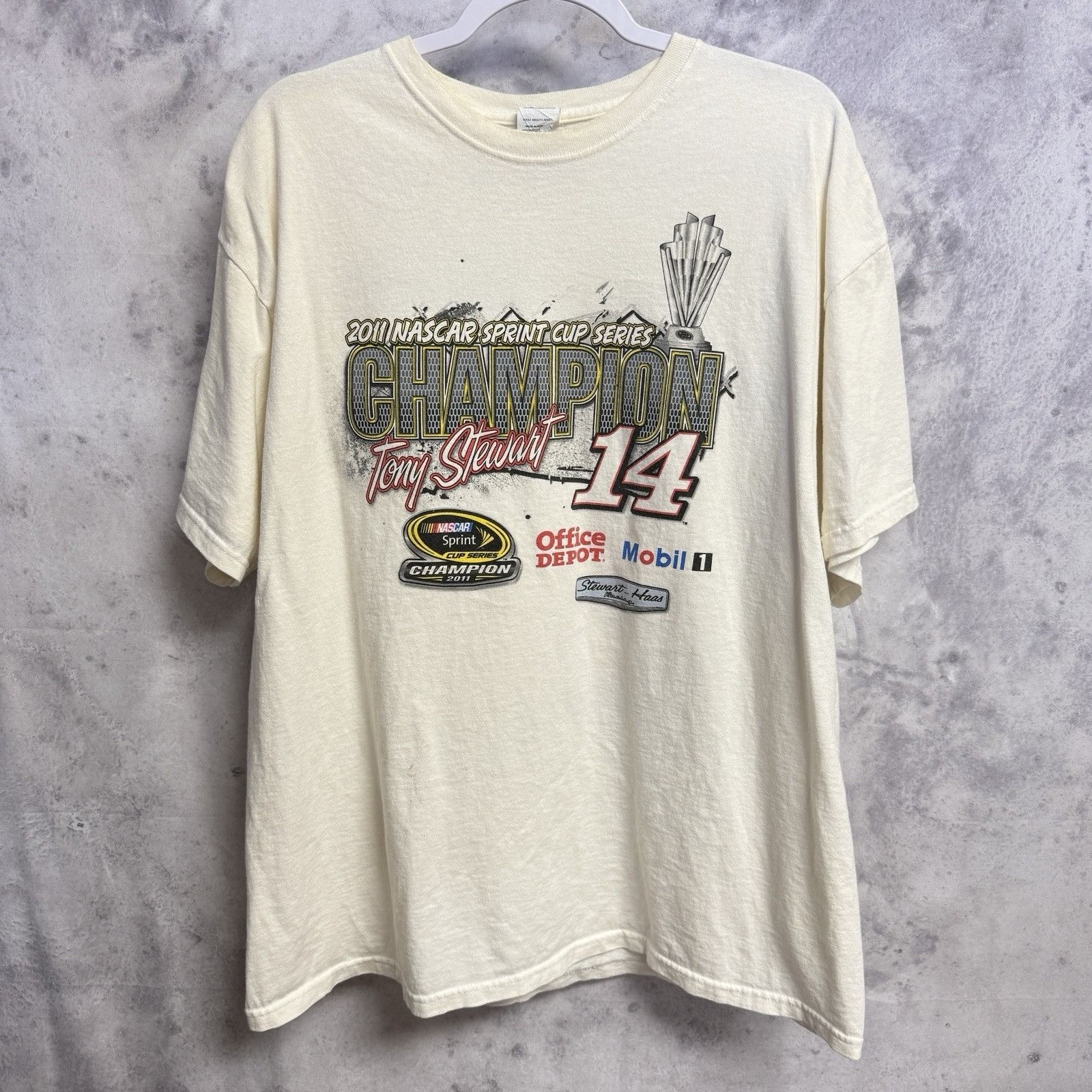 NASCAR Tony Stewart 2011 Spirit Championship Nascar T Shirt 2XL Size US XXL / EU 58 / 5 - 2 Thumbnail