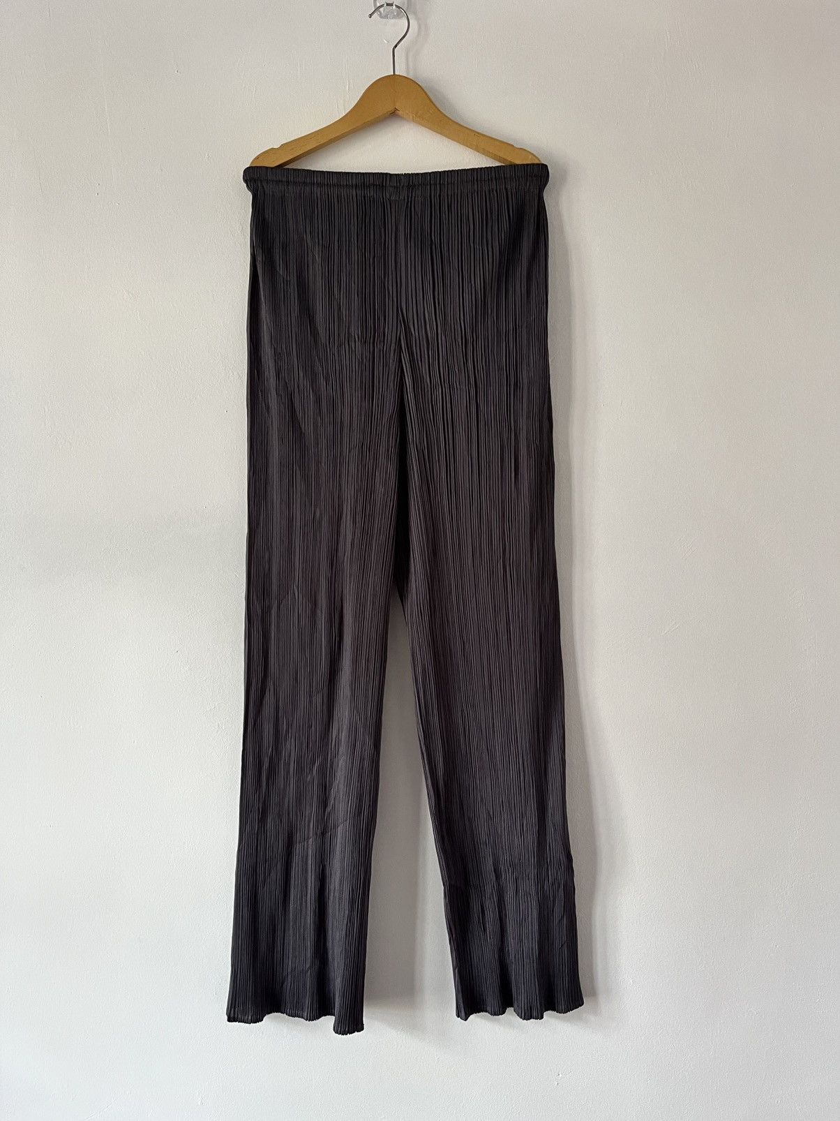 Pleats Please Issey Miyake Pleats Please Trousers Dark Gray Size US 32 / EU 48 - 1 Thumbnail