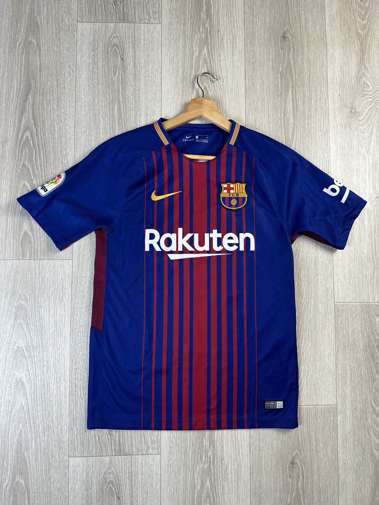Nike Nike Barcelona 2017-2018 Home Football Shirt Soccer Jersey Size US S / EU 44-46 / 1 - 3 Thumbnail