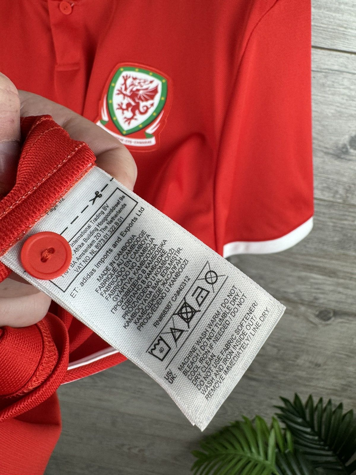 Adidas Adidas Wales Home 2018 Soccer Jersey size XL Size US XL / EU 56 / 4 - 10 Thumbnail