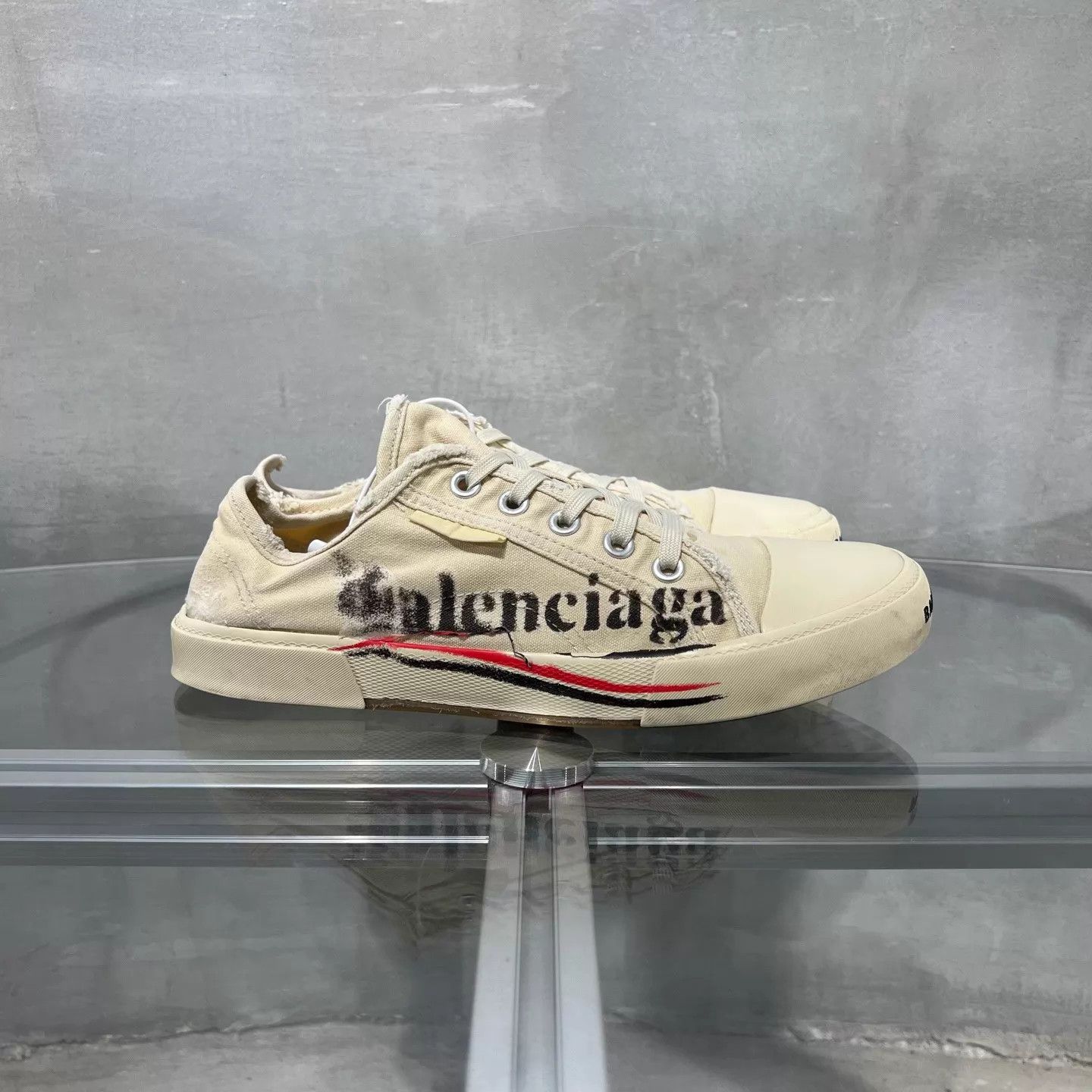 Balenciaga Balenciaga BLCG canvas distressed white sneakers 41 Size US 8 / EU 41 - 4 Thumbnail