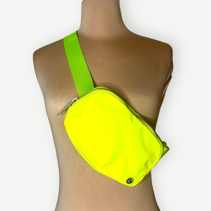 Lululemon Lululemon Everywhere Belt Bag 1L Neon Yellow High Viz Fanny