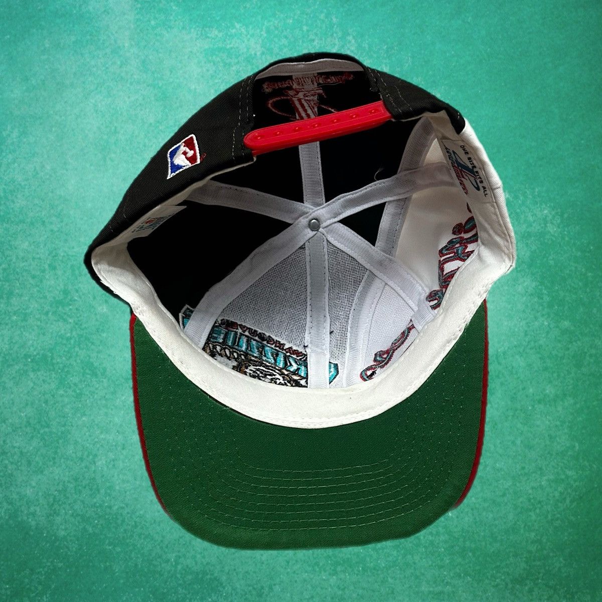 Vintage Vancouver Grizzlies Logo Athletic Snapback