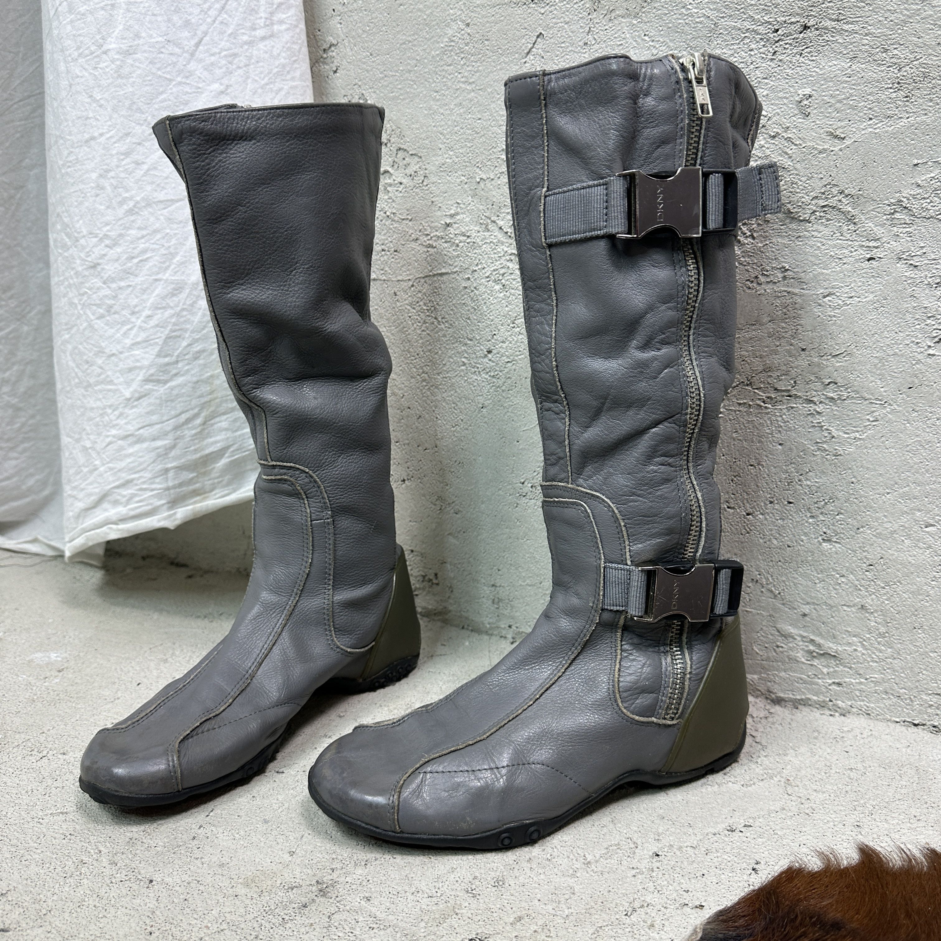 DKNY Vintage Leather Grunge Moto Buckled DKNY Boots Y2K Size US 7 / IT 37 - 2 Thumbnail