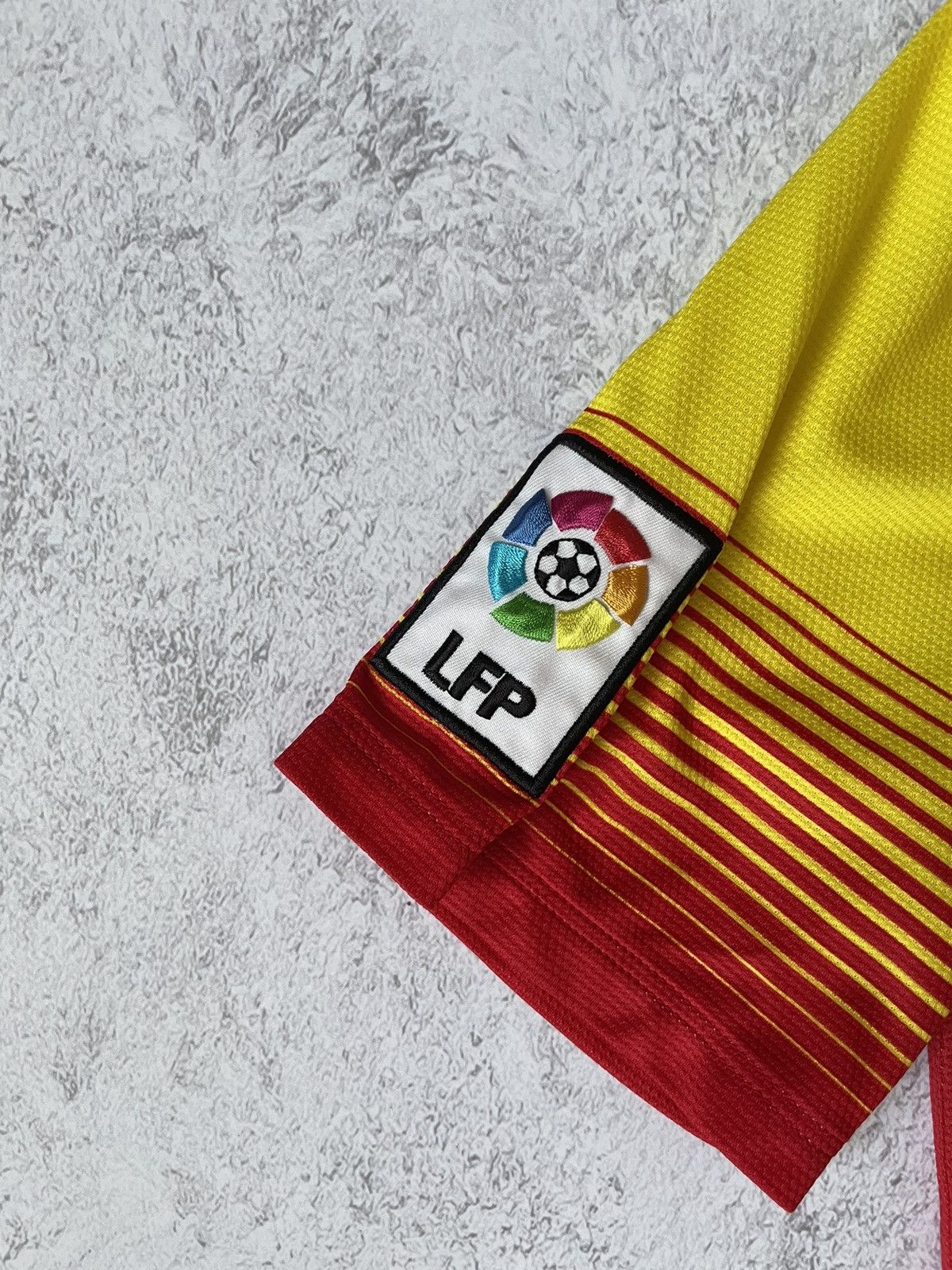 Nike FC Barcelona 2013-2014 Away Football Soccer Shirt Jersey Size US M / EU 48-50 / 2 - 8 Thumbnail