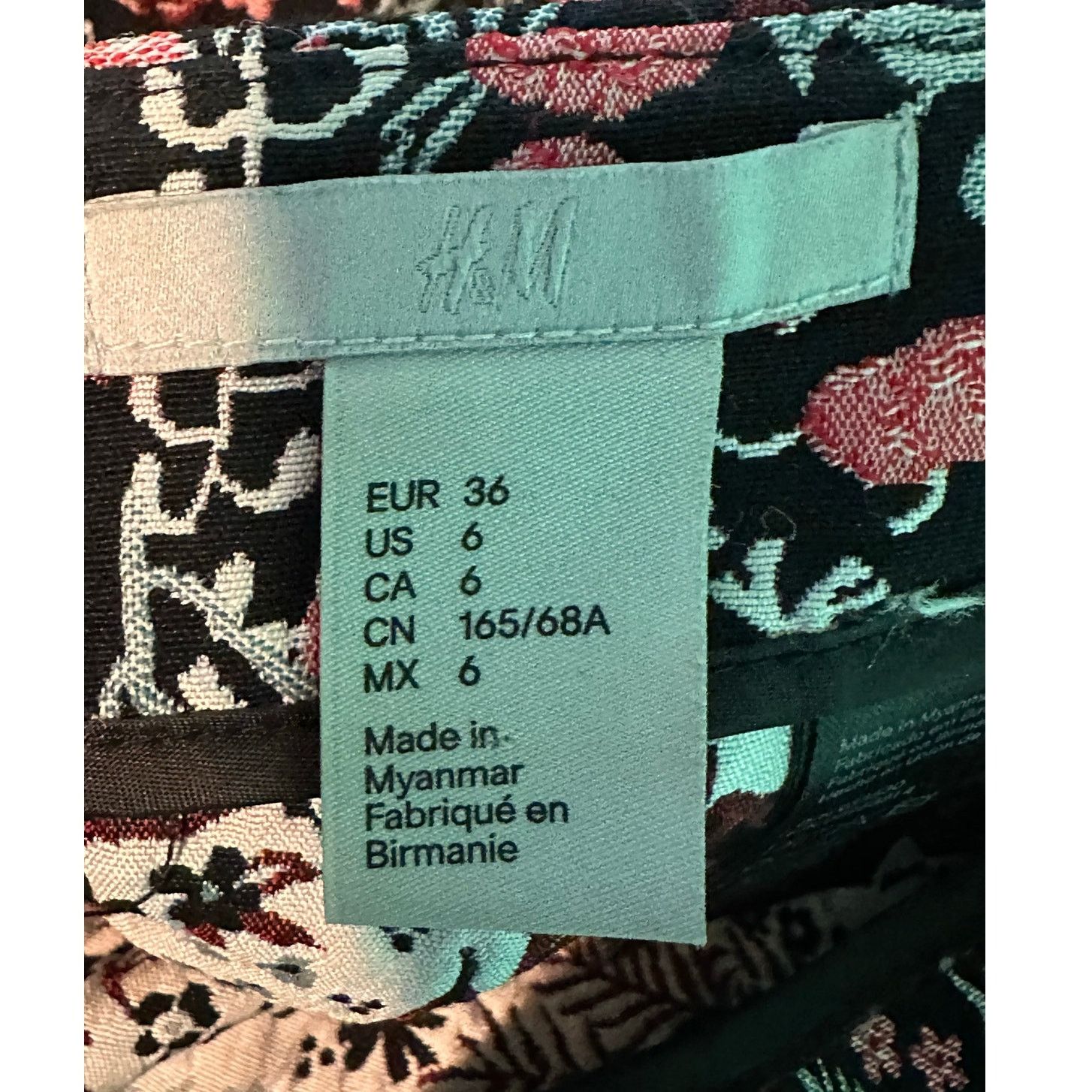 H&M H&M black red floral jacquard mini skirt size 6 Size 28" / US 6 / IT 42 - 3 Thumbnail