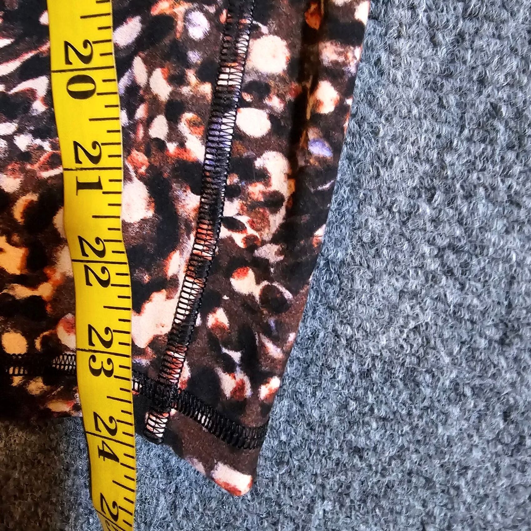 Lululemon Lululemon Pants Womens 4 Brown Invigorate Cropped Capri Stretch Compression Dots Geometric Pattern Cropped Stretchy Activewear 4 Women Mens Size 27" / US 4 / IT 40 - 5 Thumbnail