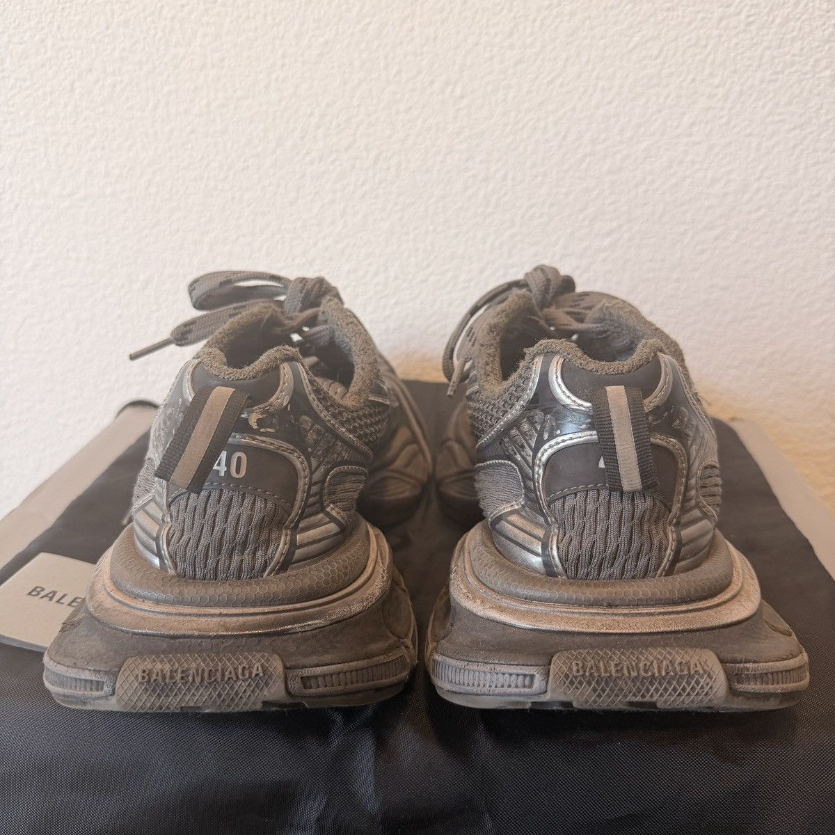 Balenciaga Balenciaga 3XL worn out Mud Size US 7 / EU 40 - 3 Thumbnail