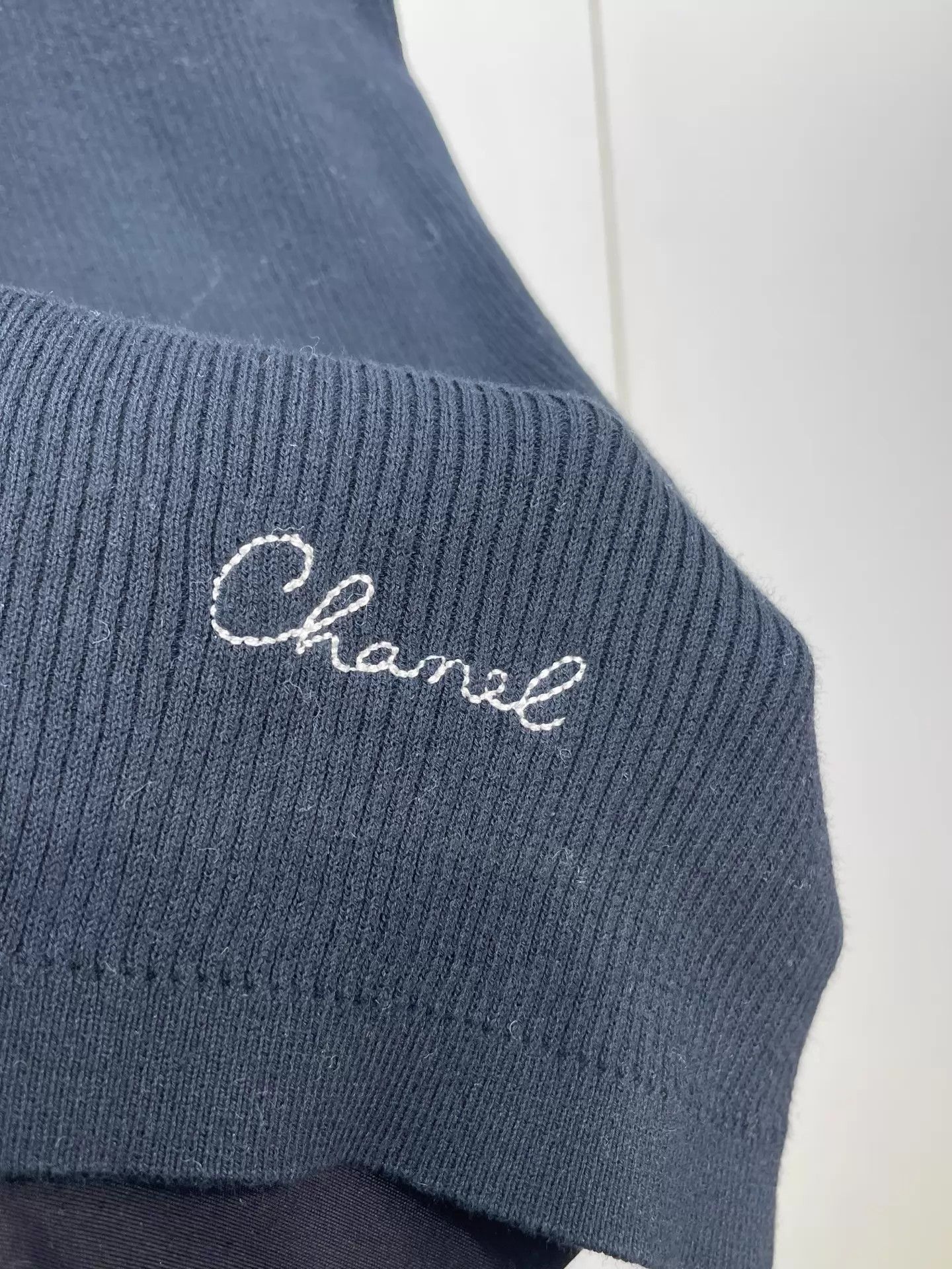 Chanel Chanel 25C Fish Motif Knit Short Sleeve 38 (99 New, Tags) Size S / US 4 / IT 40 - 5 Thumbnail