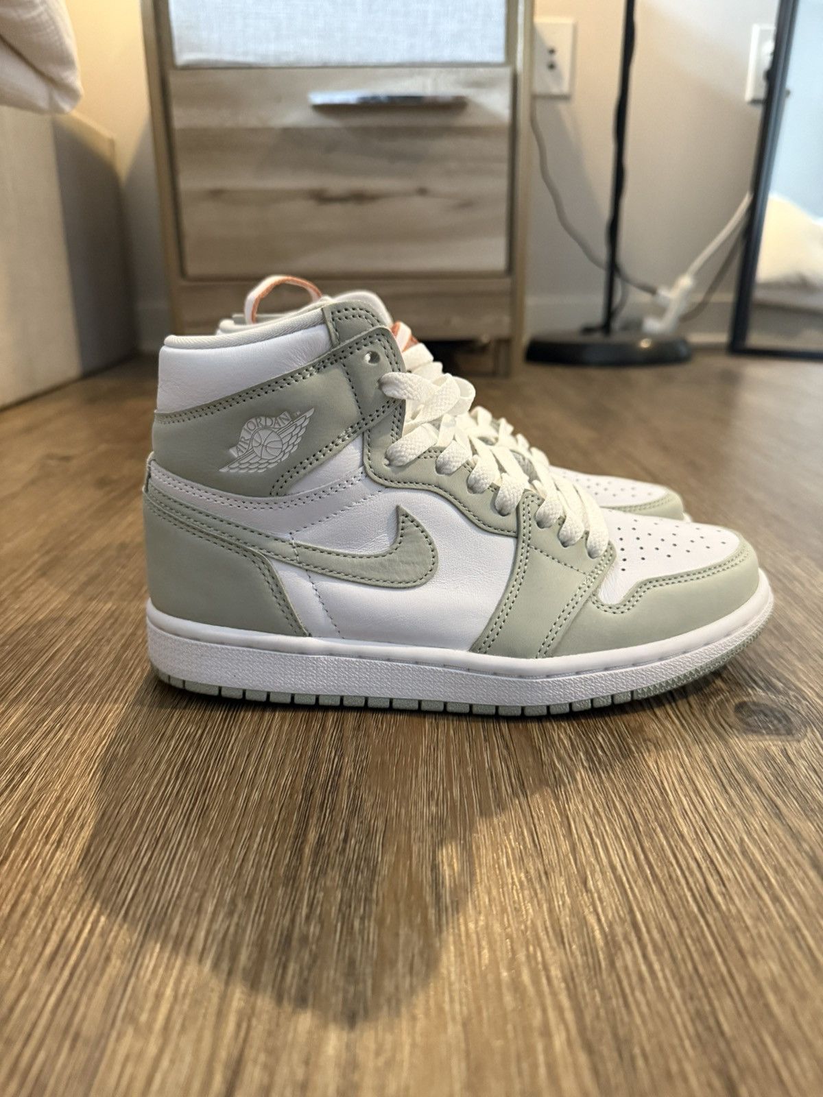Jordan Brand Women’s Air Jordan 1 “Seafoam” Size US 5.5 / IT 35.5 - 1 Thumbnail