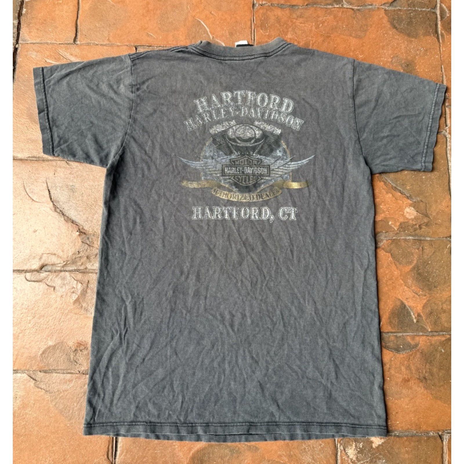 Harley Davidson VINTAGE Harley-Davidson Hartford Connecticut T-Shirt M Crew Neck Gray Cotton Logo Biker Motorcycle 90s/80s? (But must only use original words. Hmm) Size US M / EU 48-50 / 2 - 3 Thumbnail