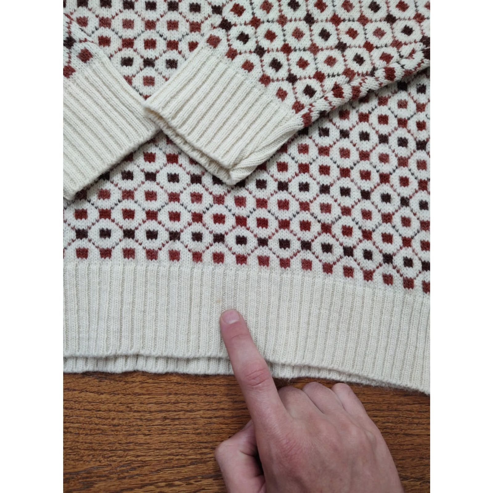 Vintage VINTAGE Lord Jeff Sweater Mens L Beige Red Blue Fair Isle DuPont Orlon Acrylic V-Neck Pullover Ski USA Classic Size US L / EU 52-54 / 3 - 4 Thumbnail