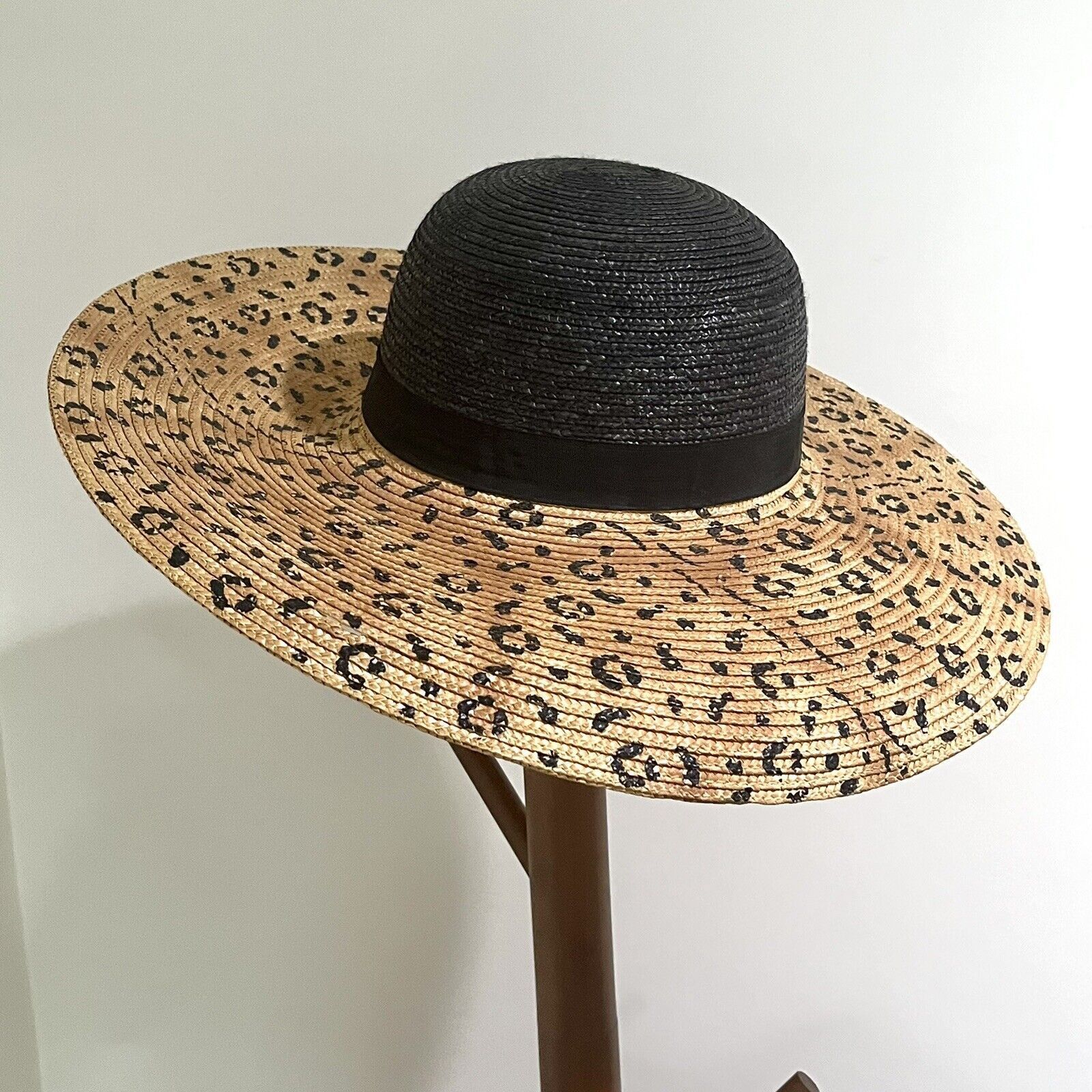 Liz Claiborne Liz Claiborne Floppy Brim Straw Sun Hat Black Cheetah Print Size ONE SIZE - 6 Thumbnail