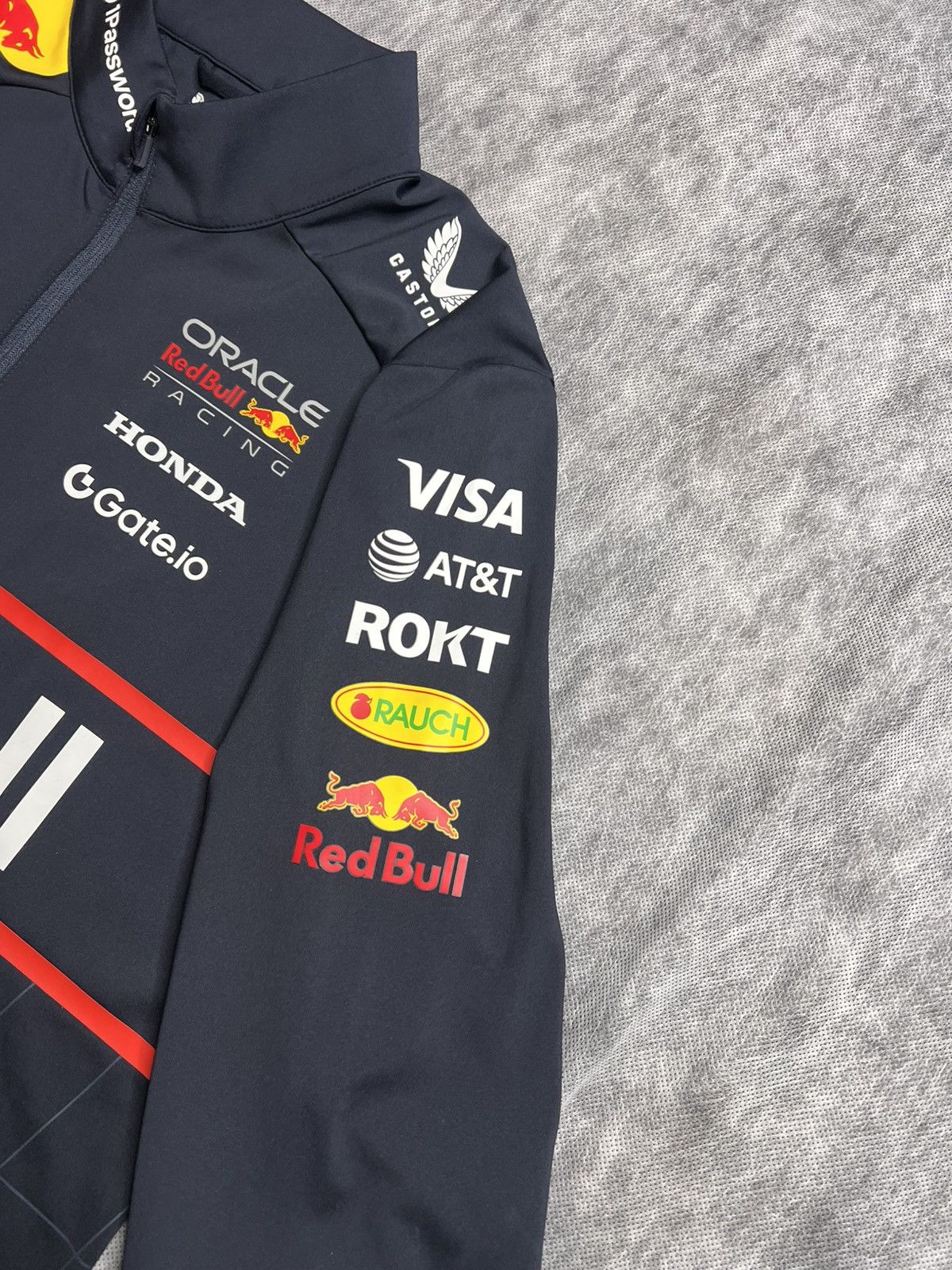 Castore Oracle Red Bull Racing 2025 Team 1/4 3 Zip Midlayer Castore Size US M / EU 48-50 / 2 - 12 Thumbnail